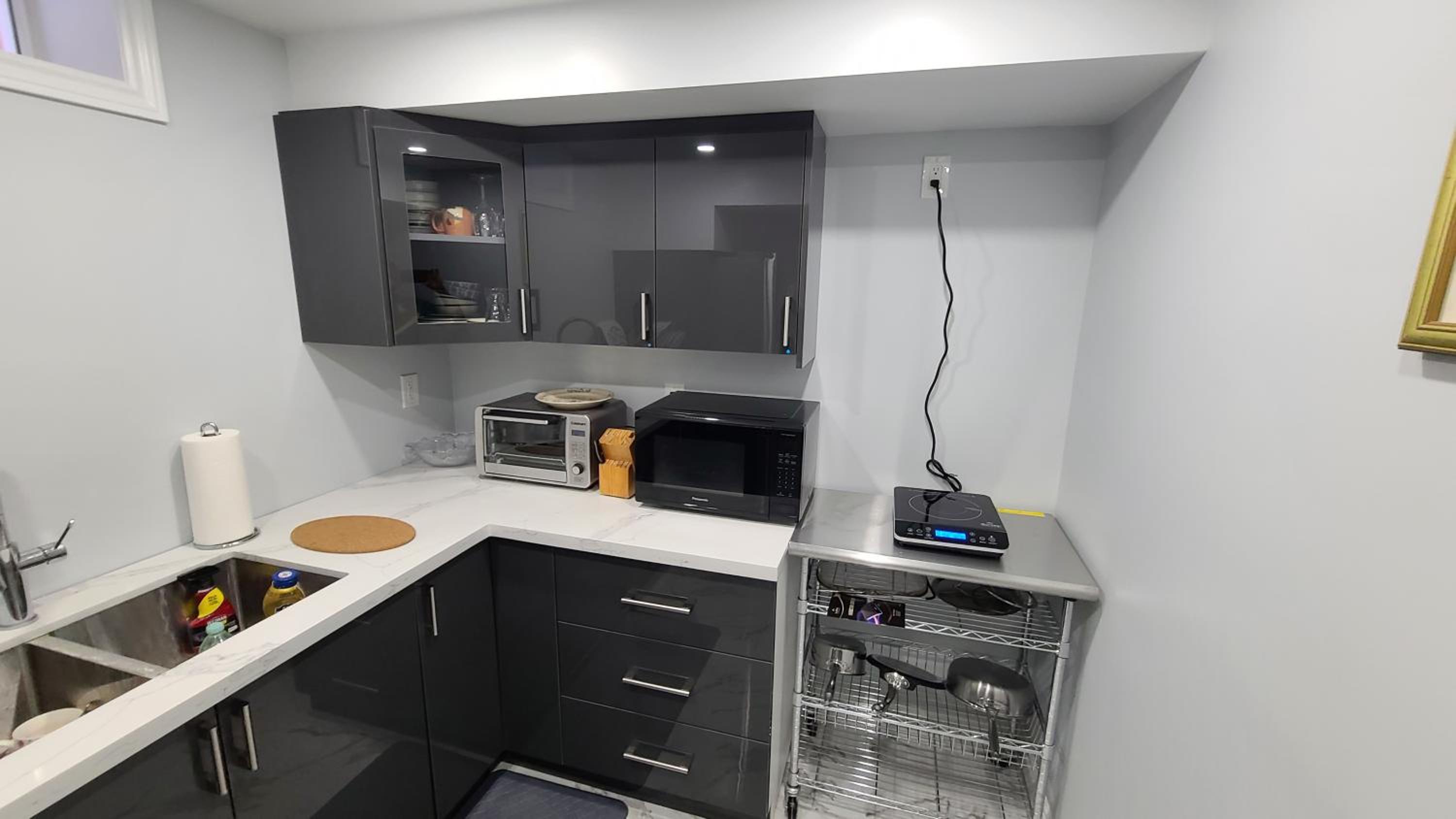 LUXURY 2-BEDROOMS UNIT WITH WIFI, LDR & PARKING.
