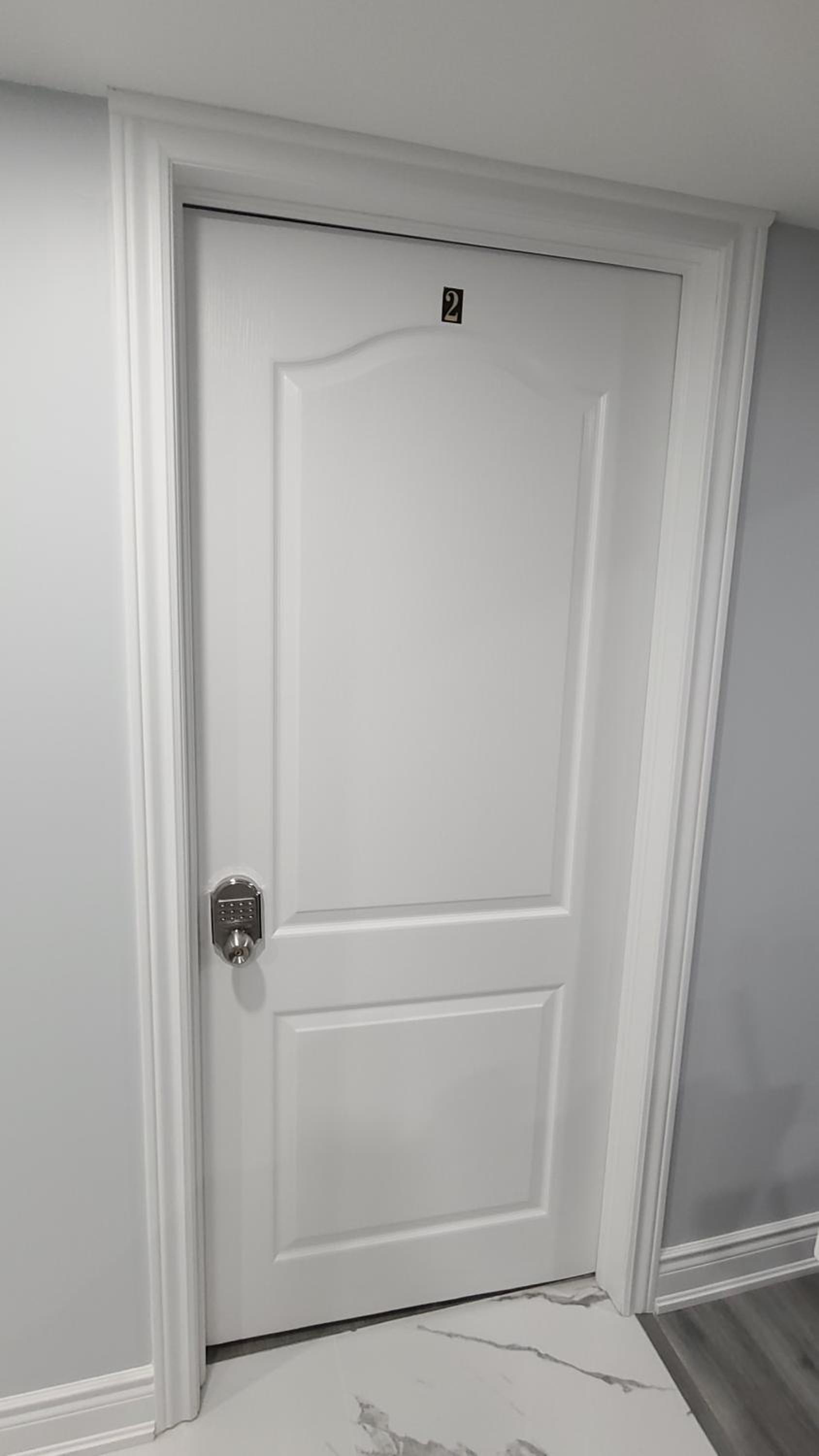 LUXURY 2-BEDROOMS UNIT WITH WIFI, LDR & PARKING.