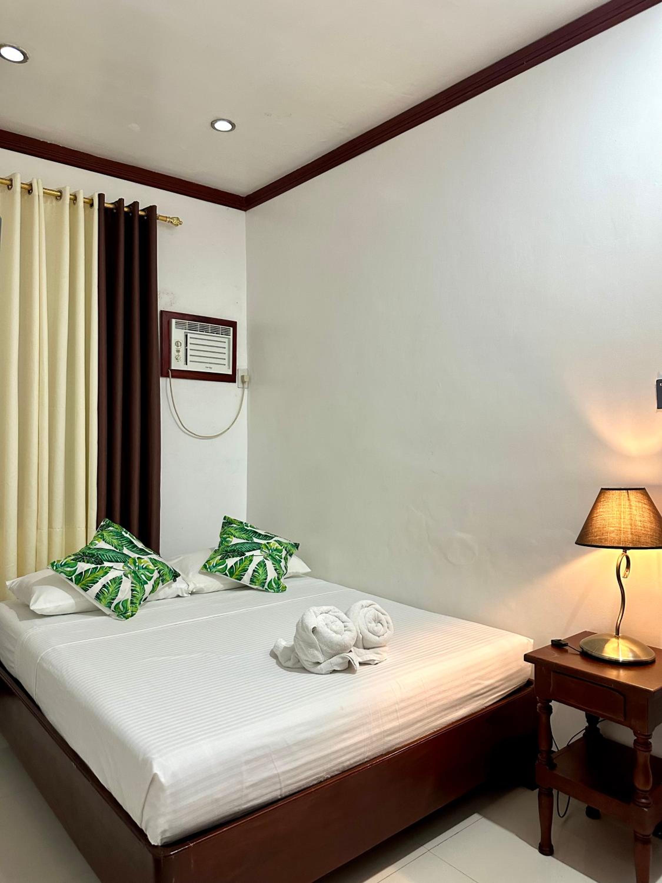 Endless Summer Hotel Baler