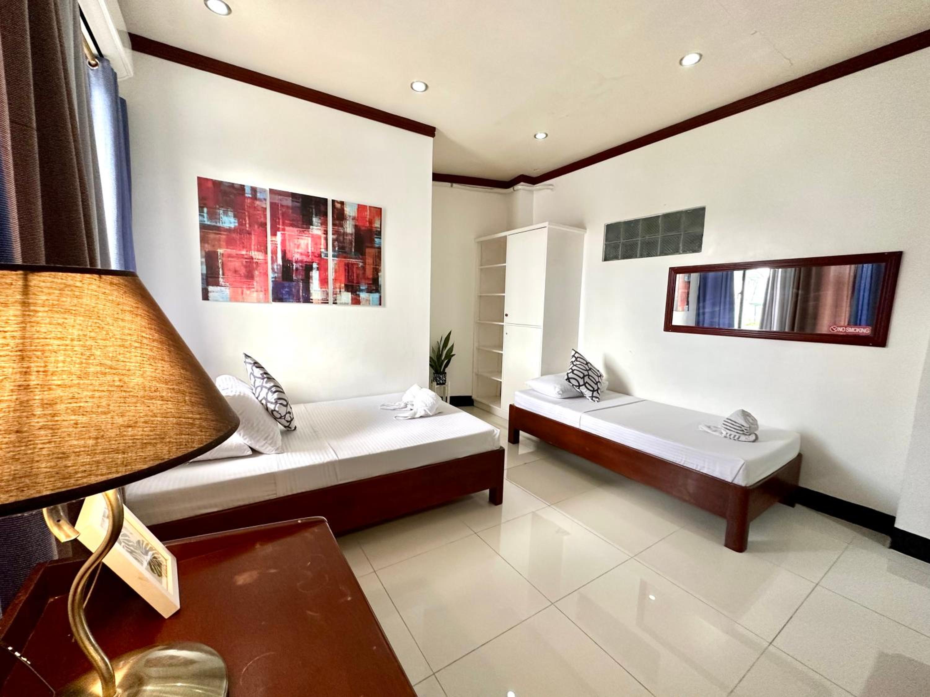 Endless Summer Hotel Baler