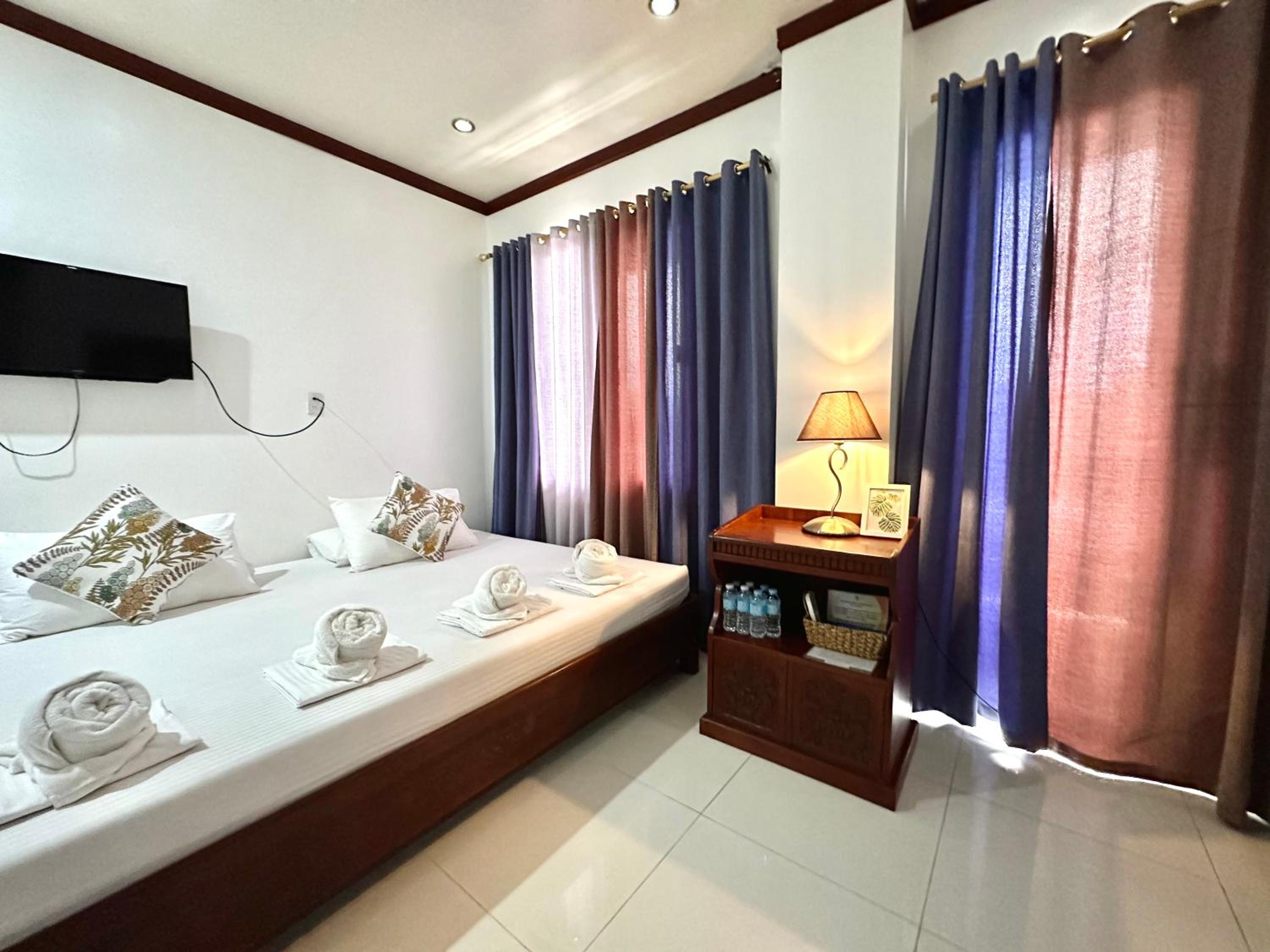 Endless Summer Hotel Baler