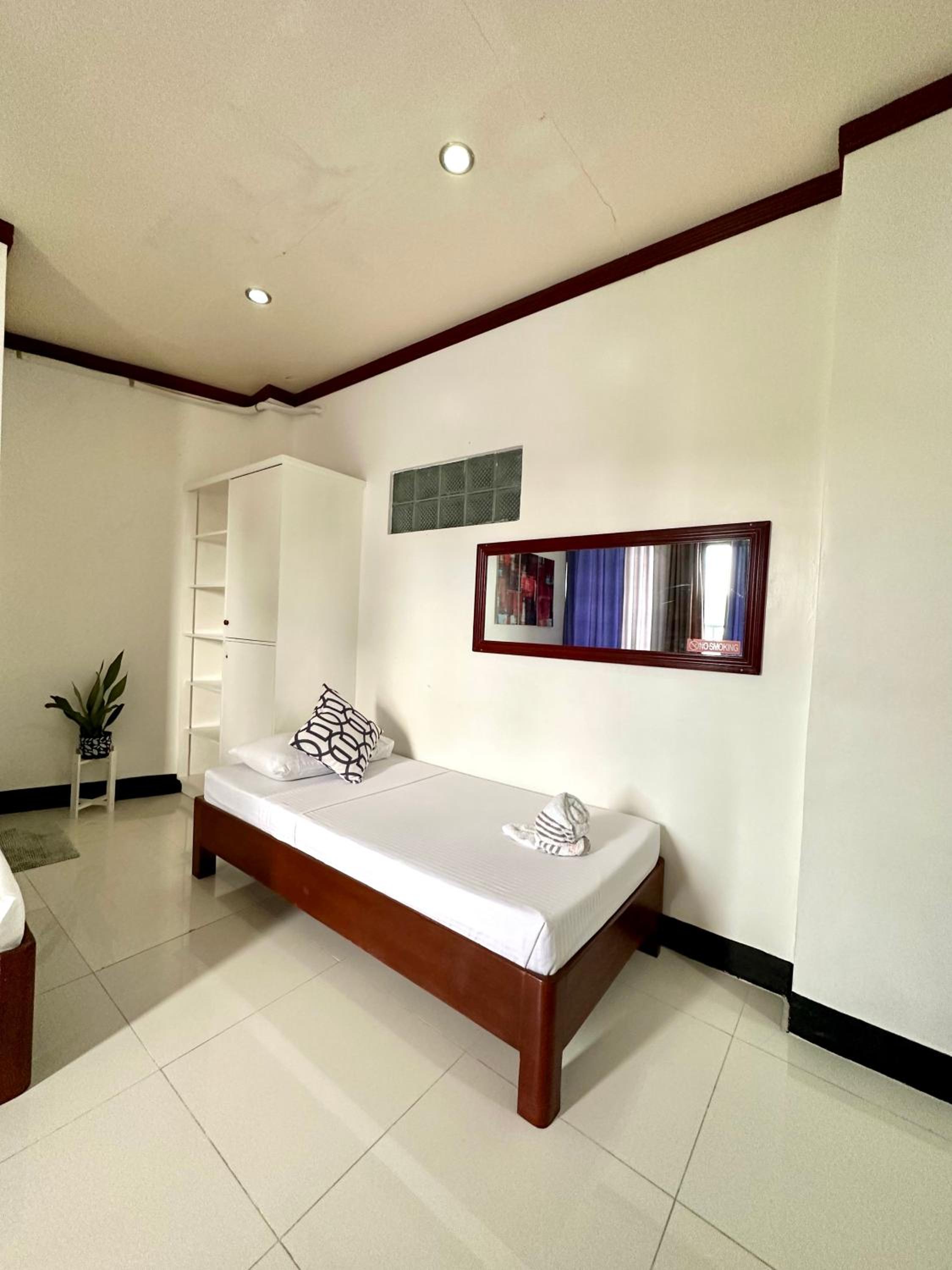 Endless Summer Hotel Baler
