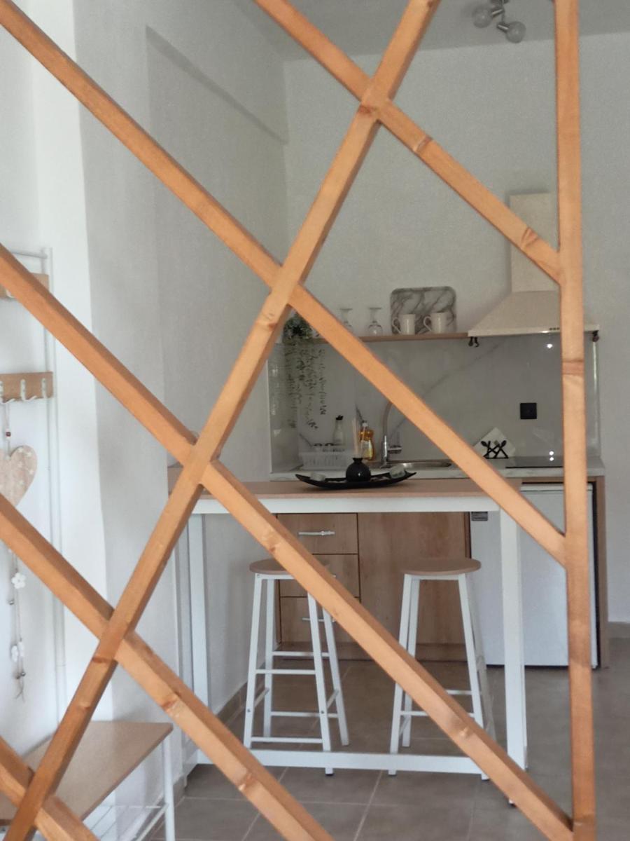 Hotel Dandolos Studios - Image 1