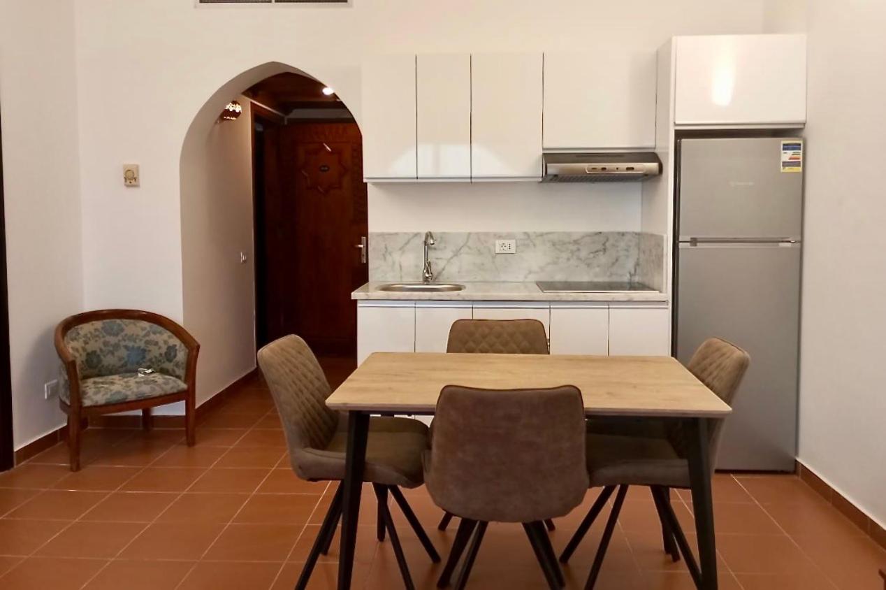 Appartamento trilocale con vista mare Domina Coral Bay R23121 view 2
