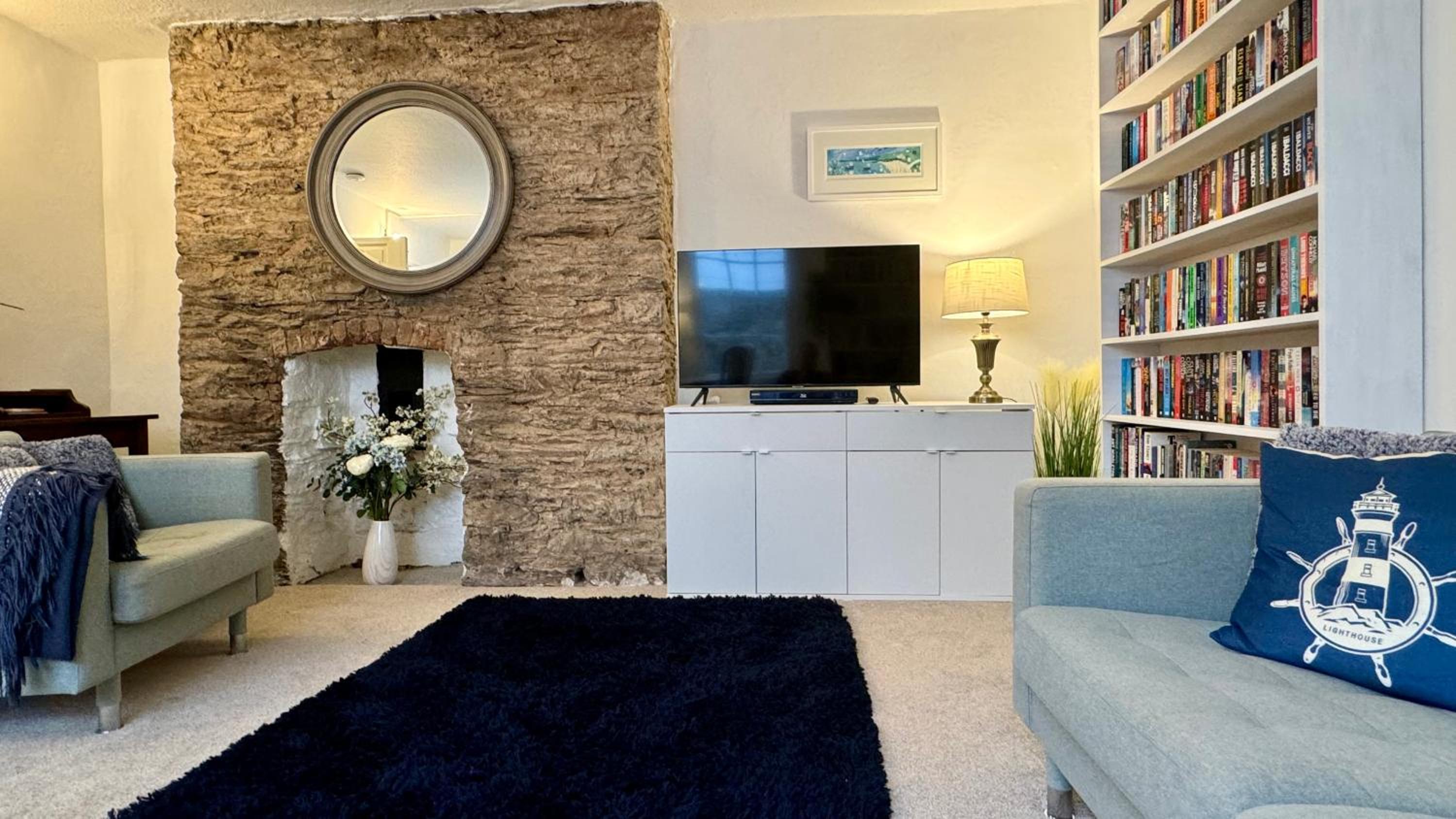 Bosun's Call Central Dartmouth - 2 Bed homely Apartment Self Check In - Pet Friendly Fast WiFi & Workspace - Perfect location in the middle of the old town