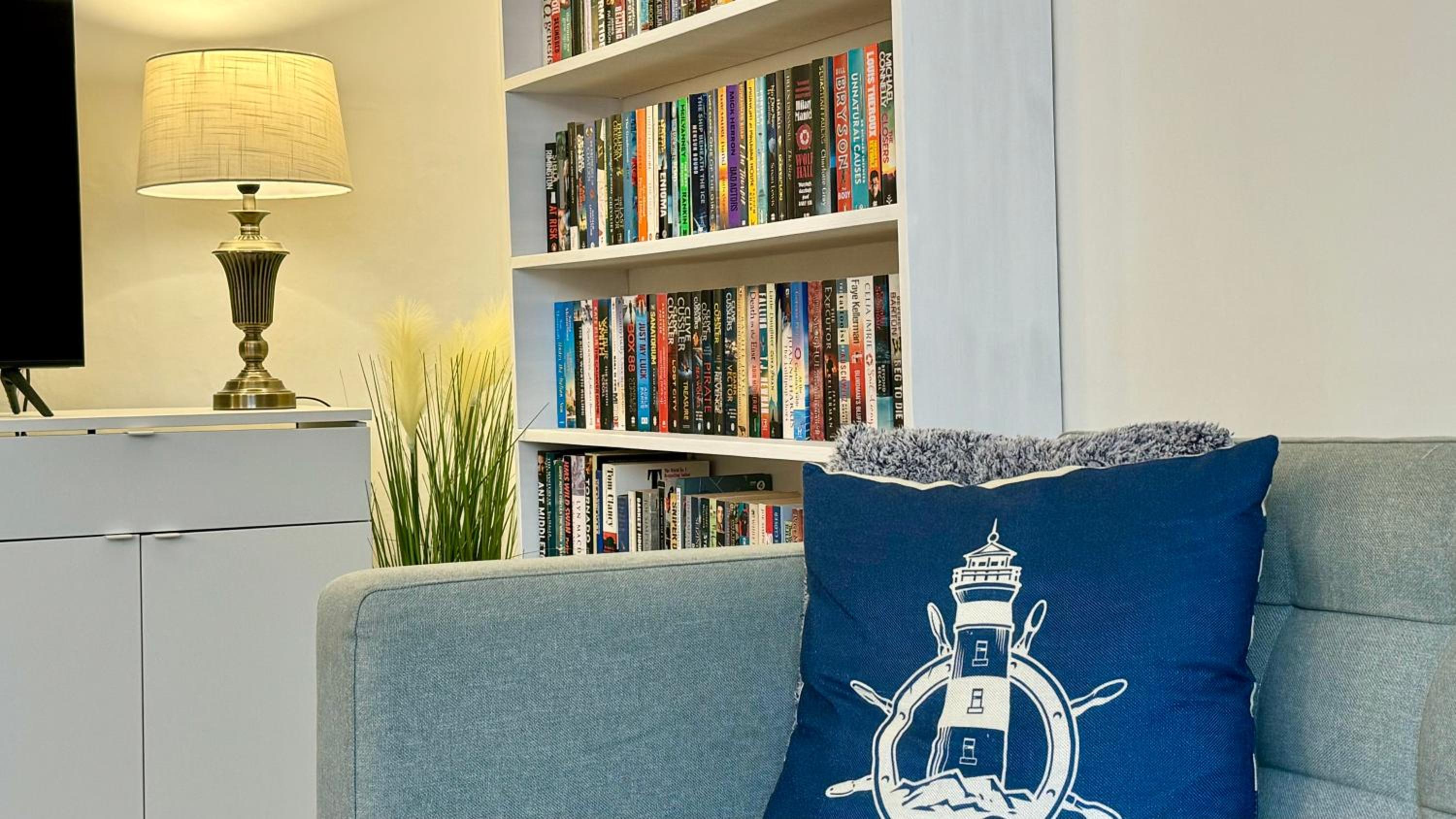 Bosun's Call Central Dartmouth - 2 Bed homely Apartment Self Check In - Pet Friendly Fast WiFi & Workspace - Perfect location in the middle of the old town, photo 20