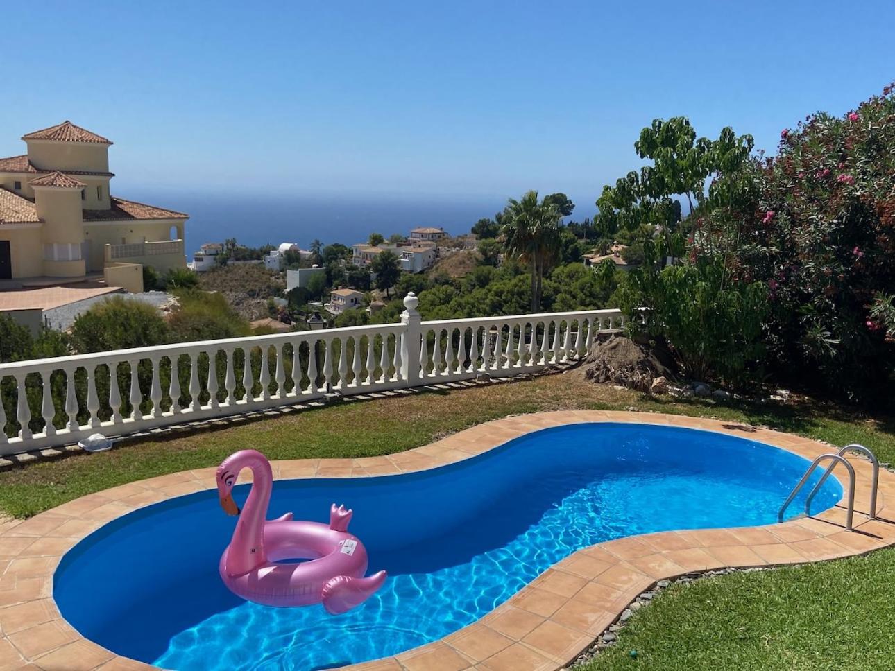 Spacious villa with sea view and private pool