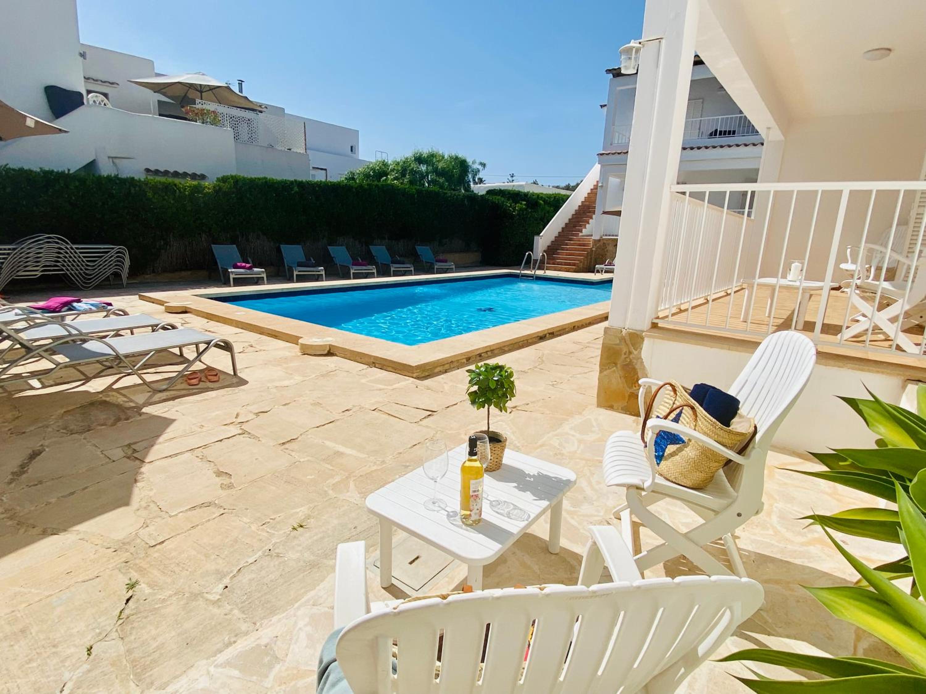 Sol Apartment. Pool, BBC, Free Wifi photo 2