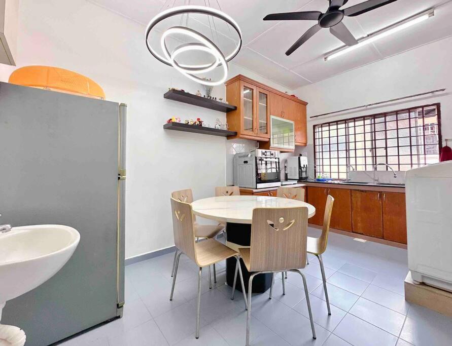 TAMAN UNIVERSITI THREE BEDROOMS 6-10Pax UTM, SKUDAI photo 3