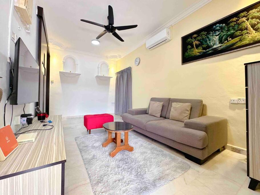 TAMAN UNIVERSITI THREE BEDROOMS 6-10Pax UTM, SKUDAI photo 5