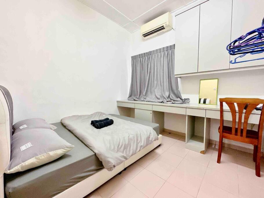 TAMAN UNIVERSITI THREE BEDROOMS 6-10Pax UTM, SKUDAI photo 7