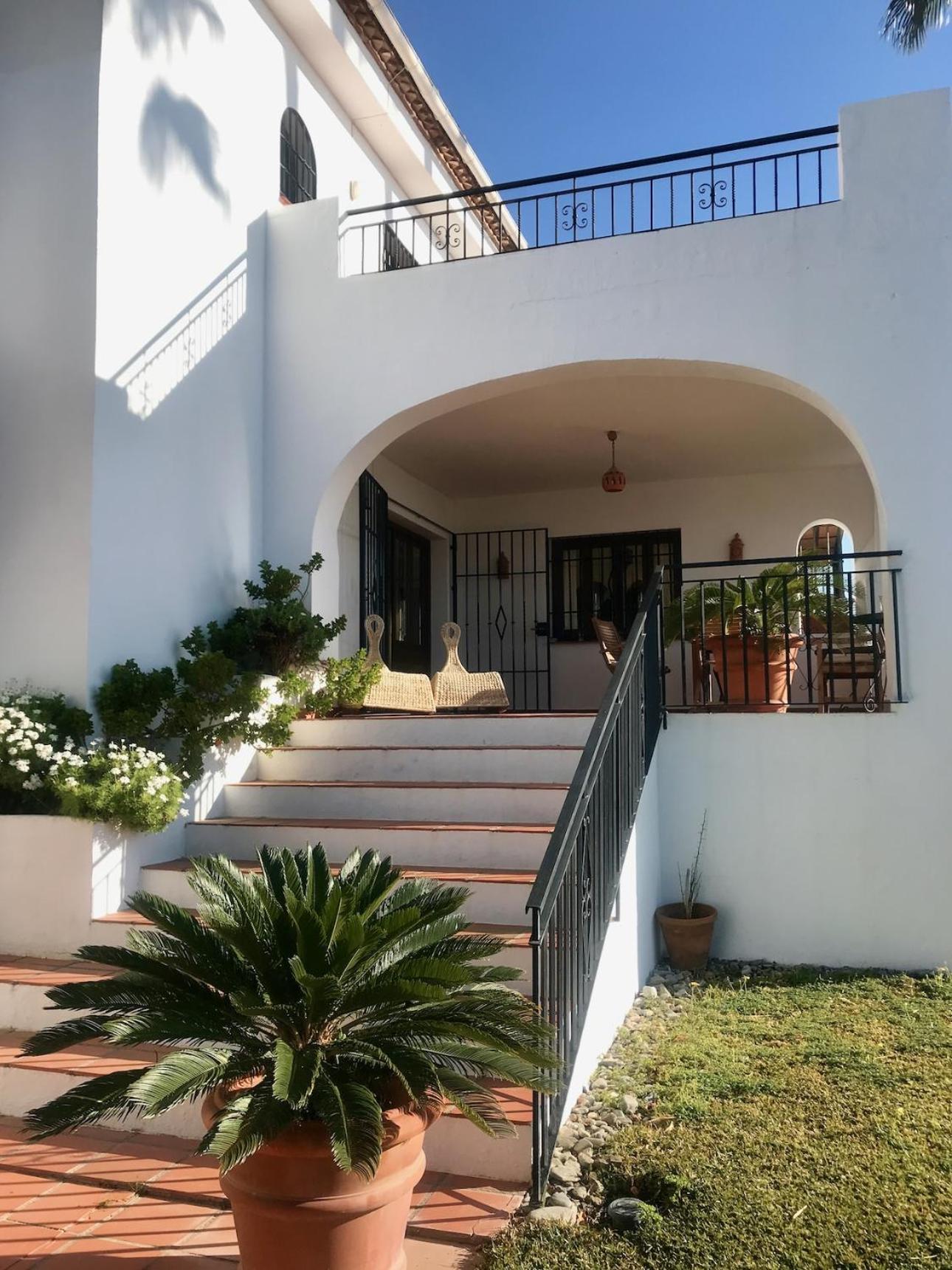 Spacious villa with sea view and private pool