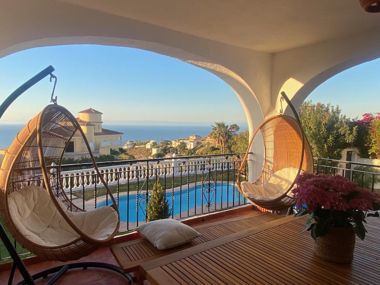 Spacious villa with sea view and private pool