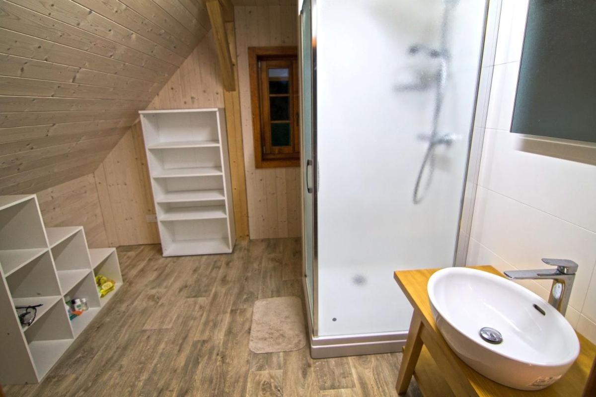 Roubenka pod lesem