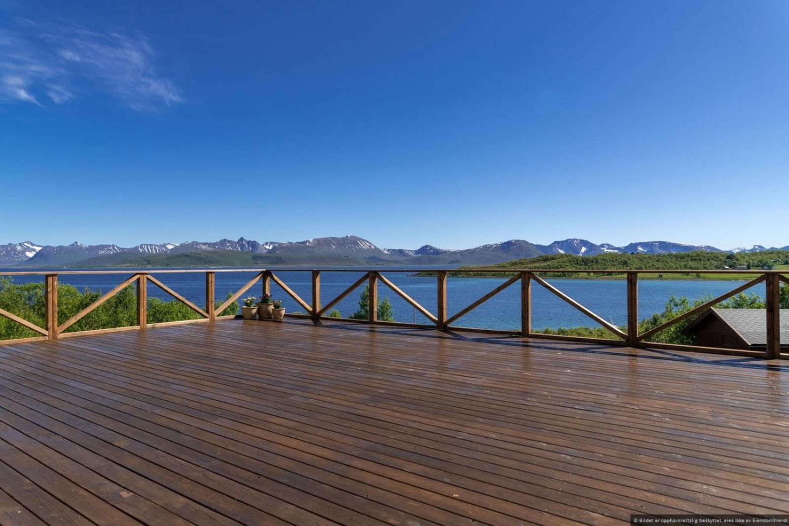 Centrally Located Cabin by the Sea - Sortland view 2
