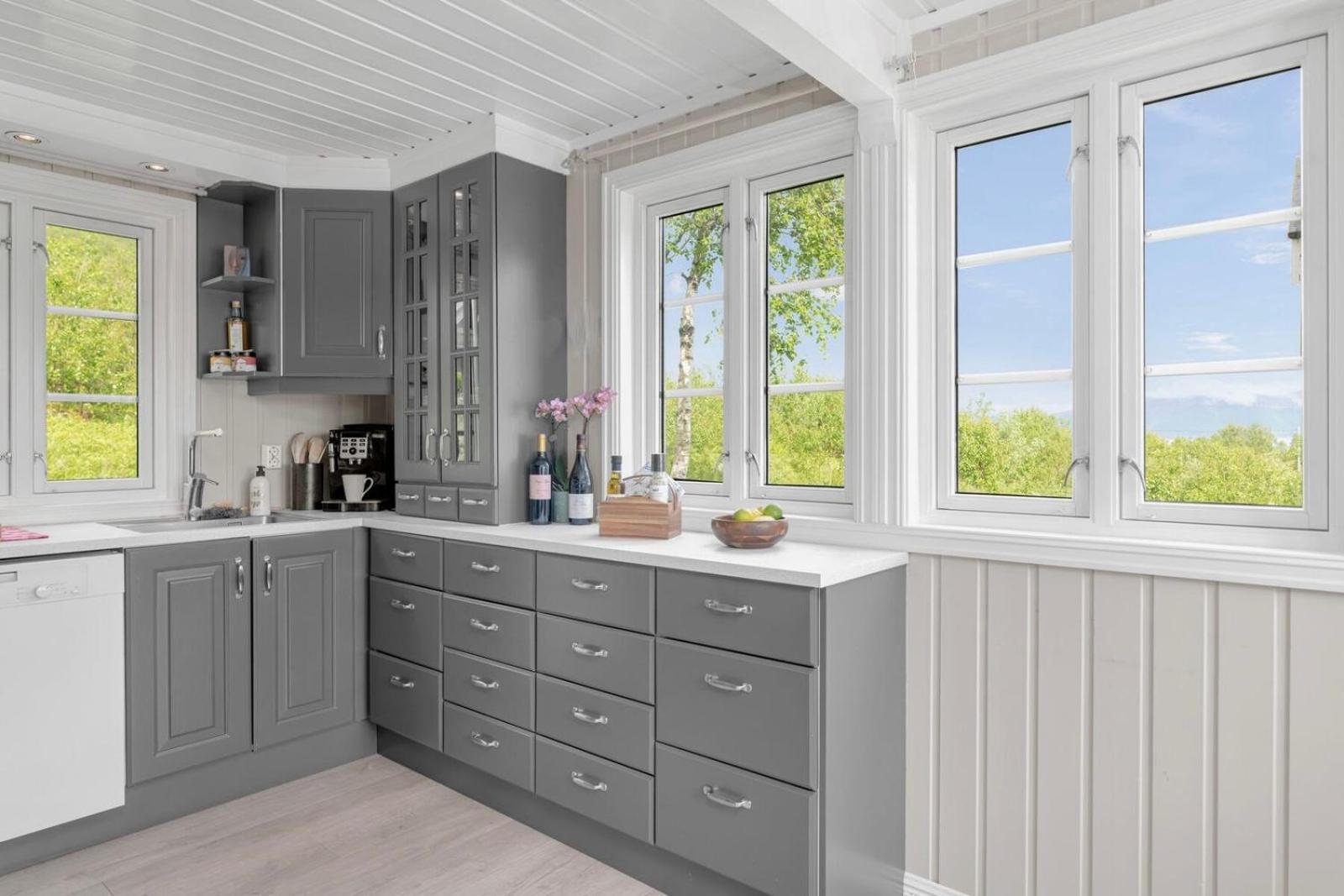 Centrally Located Cabin by the Sea - Sortland view 5