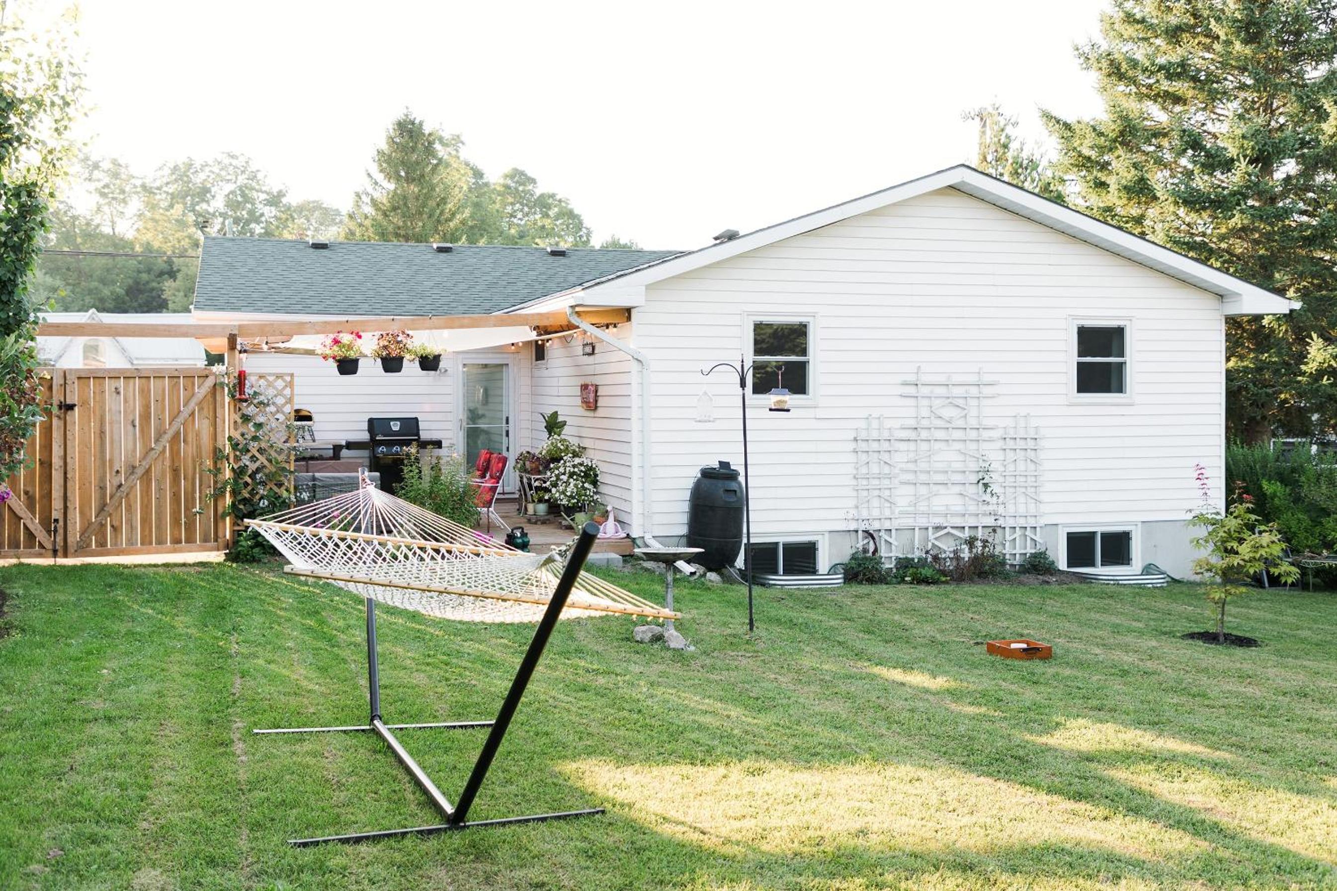 The Old Homestead - Gorgeous backyard right in The Heart of Picton