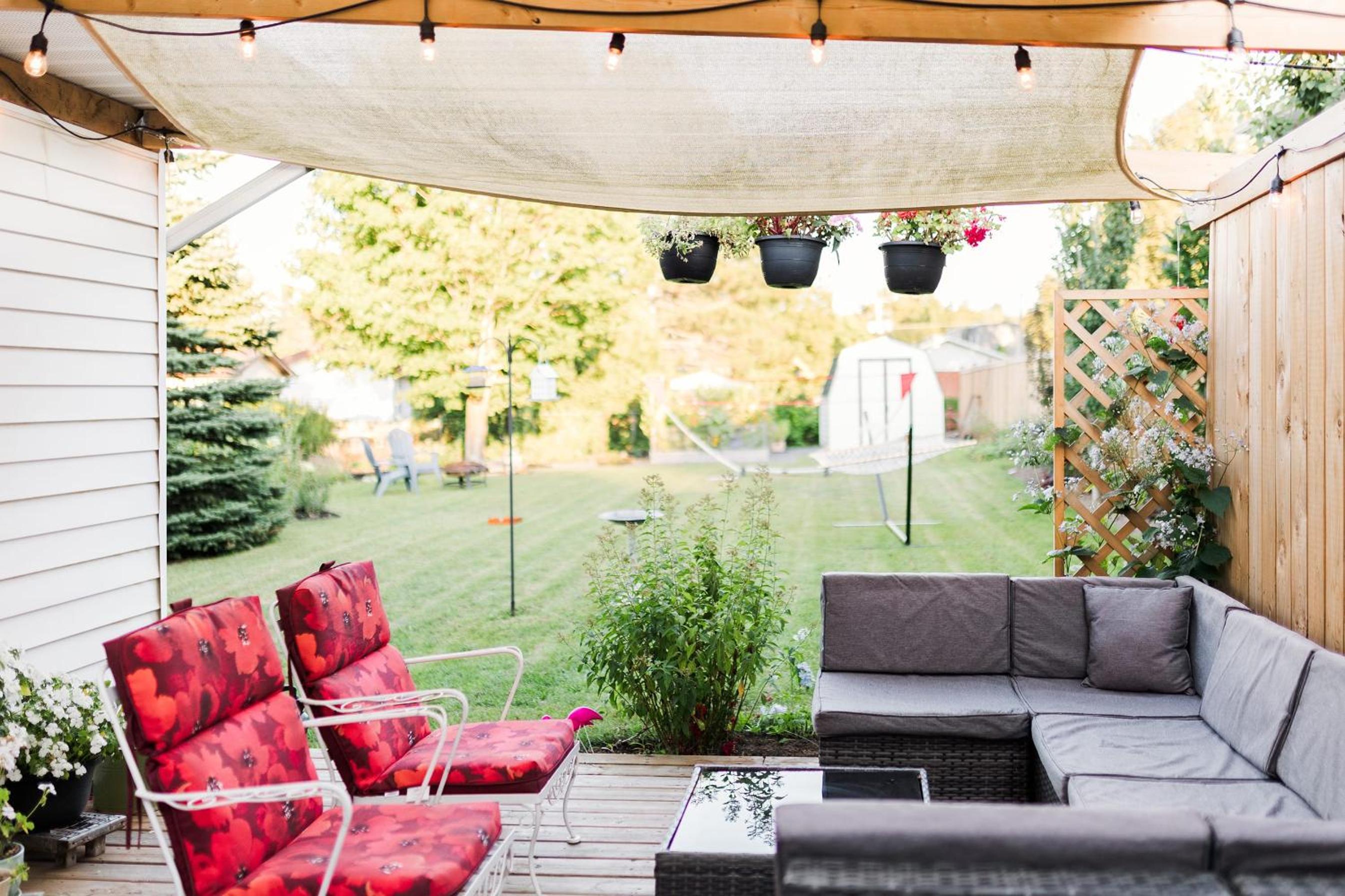 The Old Homestead - Gorgeous backyard right in The Heart of Picton