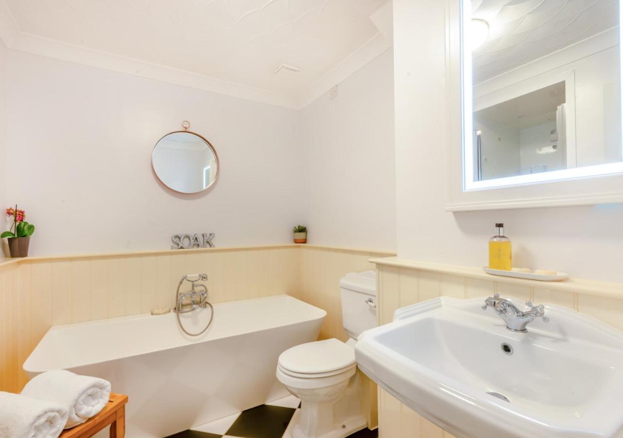 1 Bed in Overstrand oc-1866