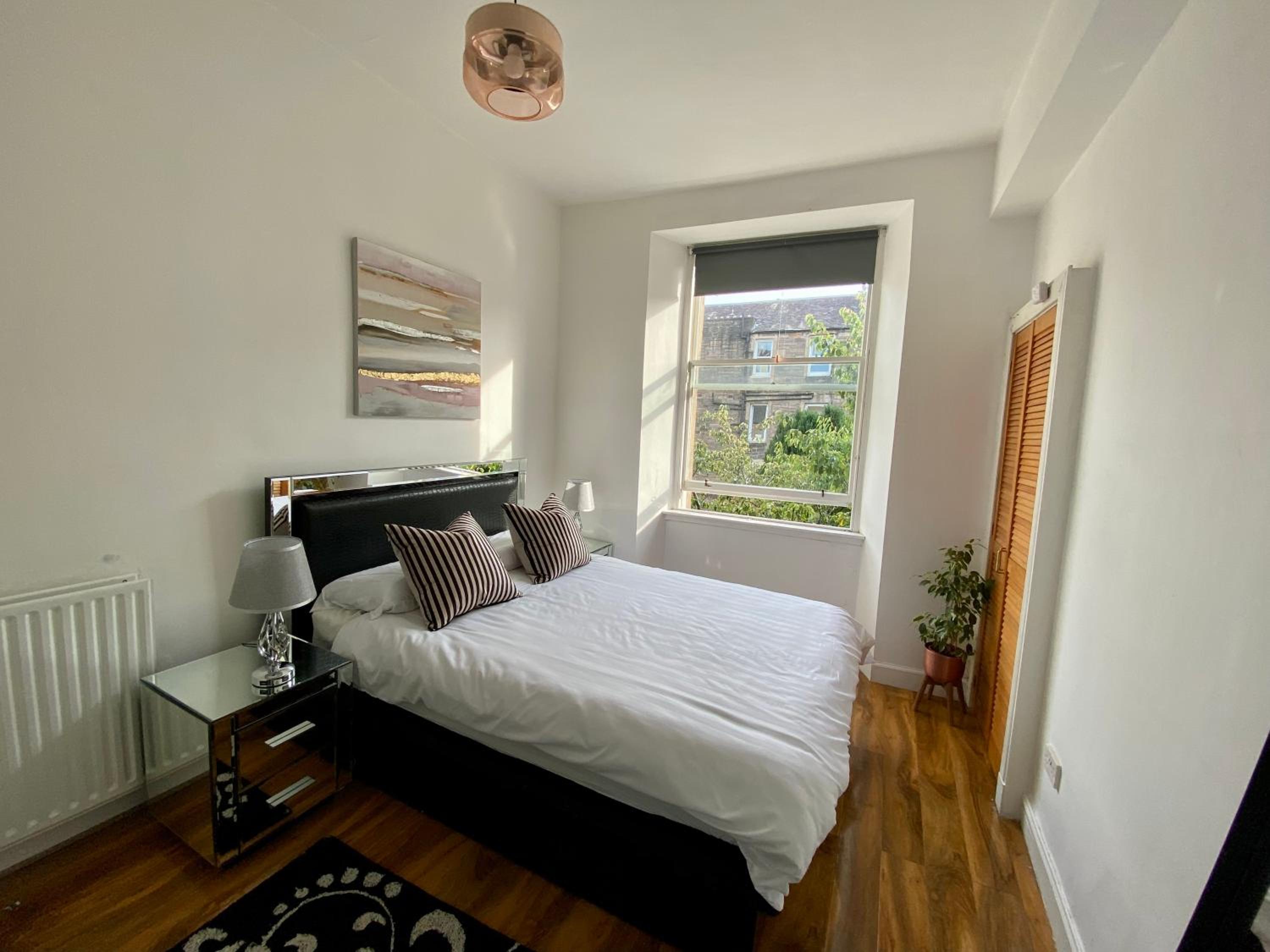 Traveller Award Winner 2024 - Edinburgh Apartment with 3 Beds view 3