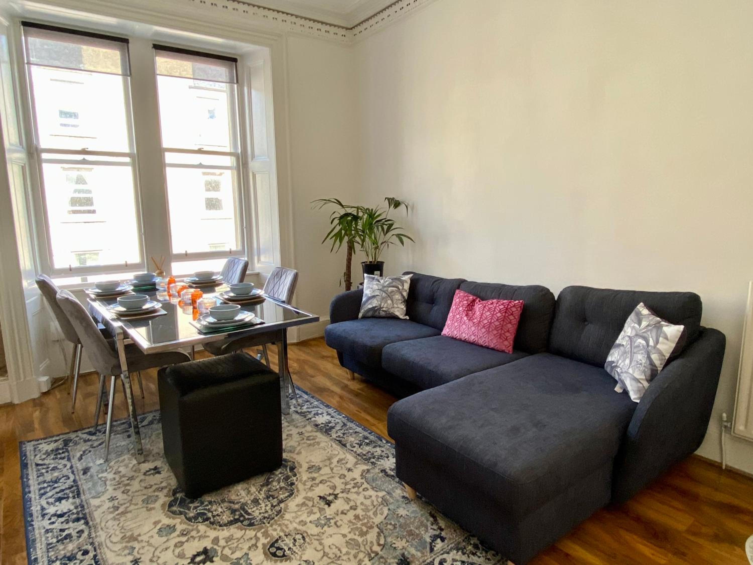 Traveller Award Winner 2024 - Edinburgh Apartment with 3 Beds view 2