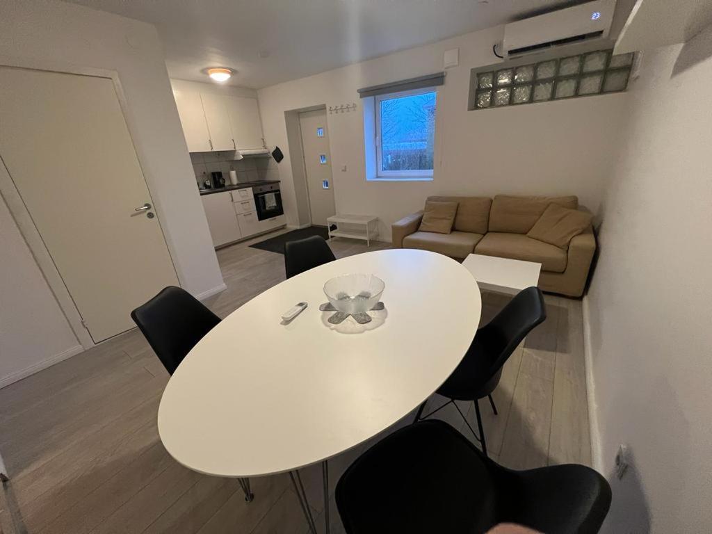 New Two Bedroom Apartment Close To Beach view 5