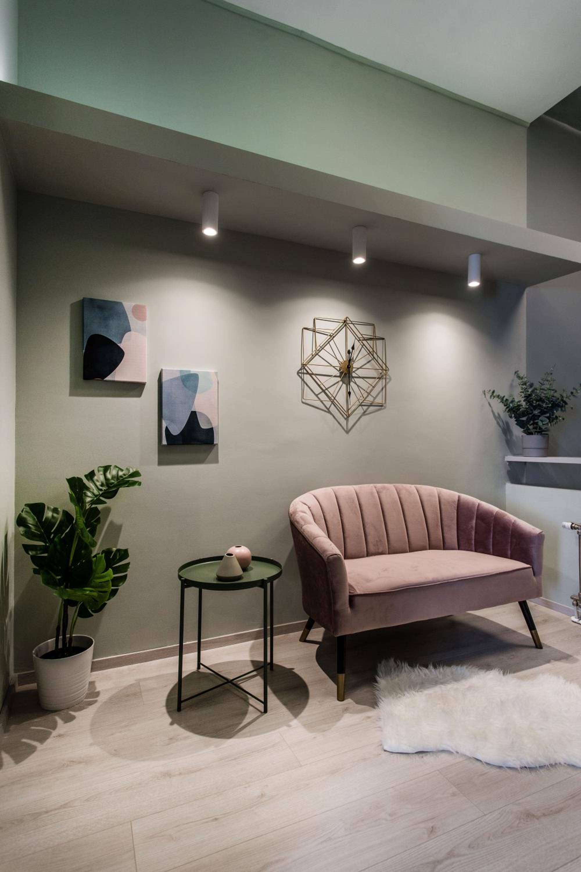 Elegant Duplex Near City Greenery view 2