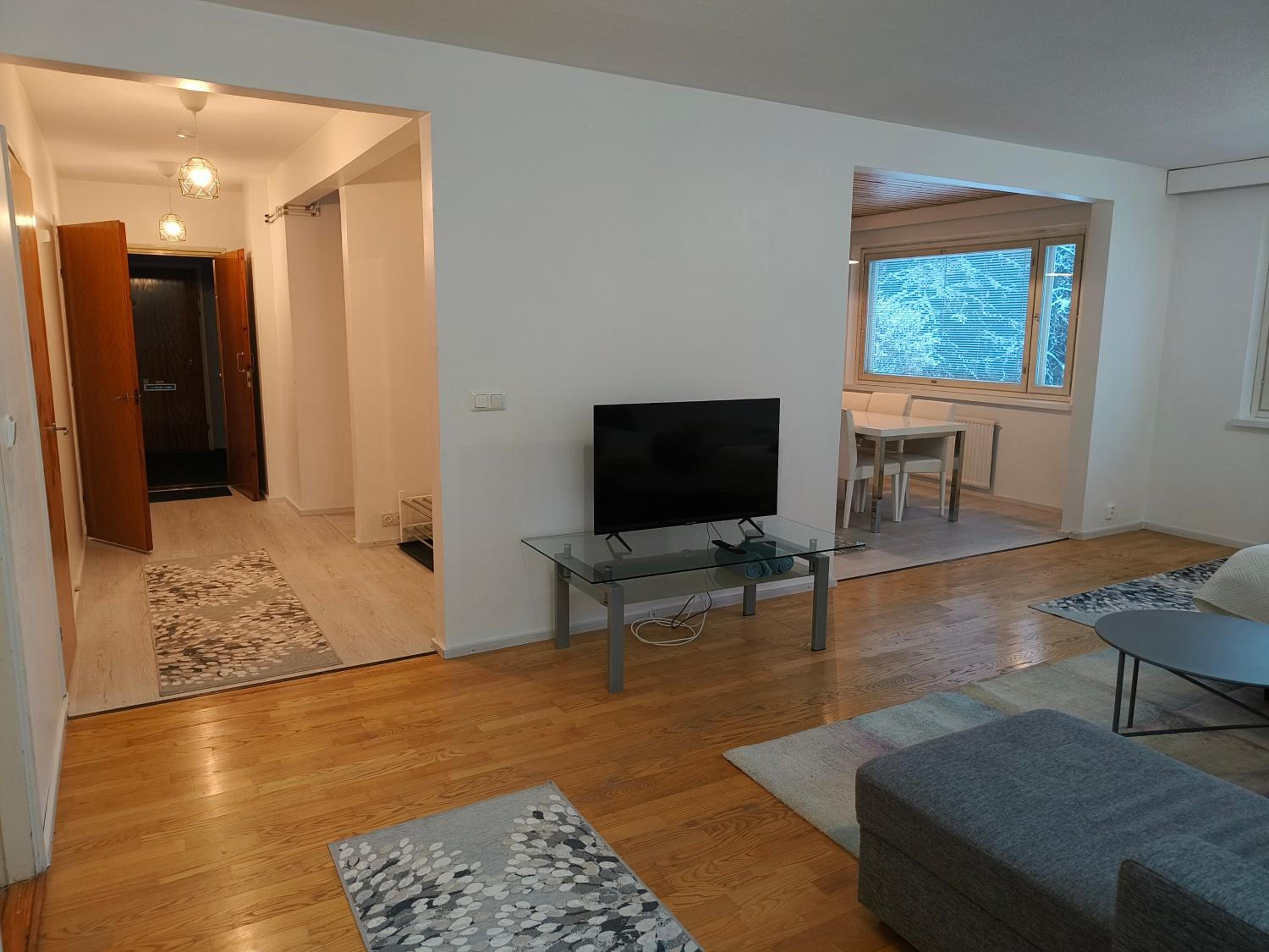 Suuri huoneisto isommalle ryhmälle / Large apartment for bigger group