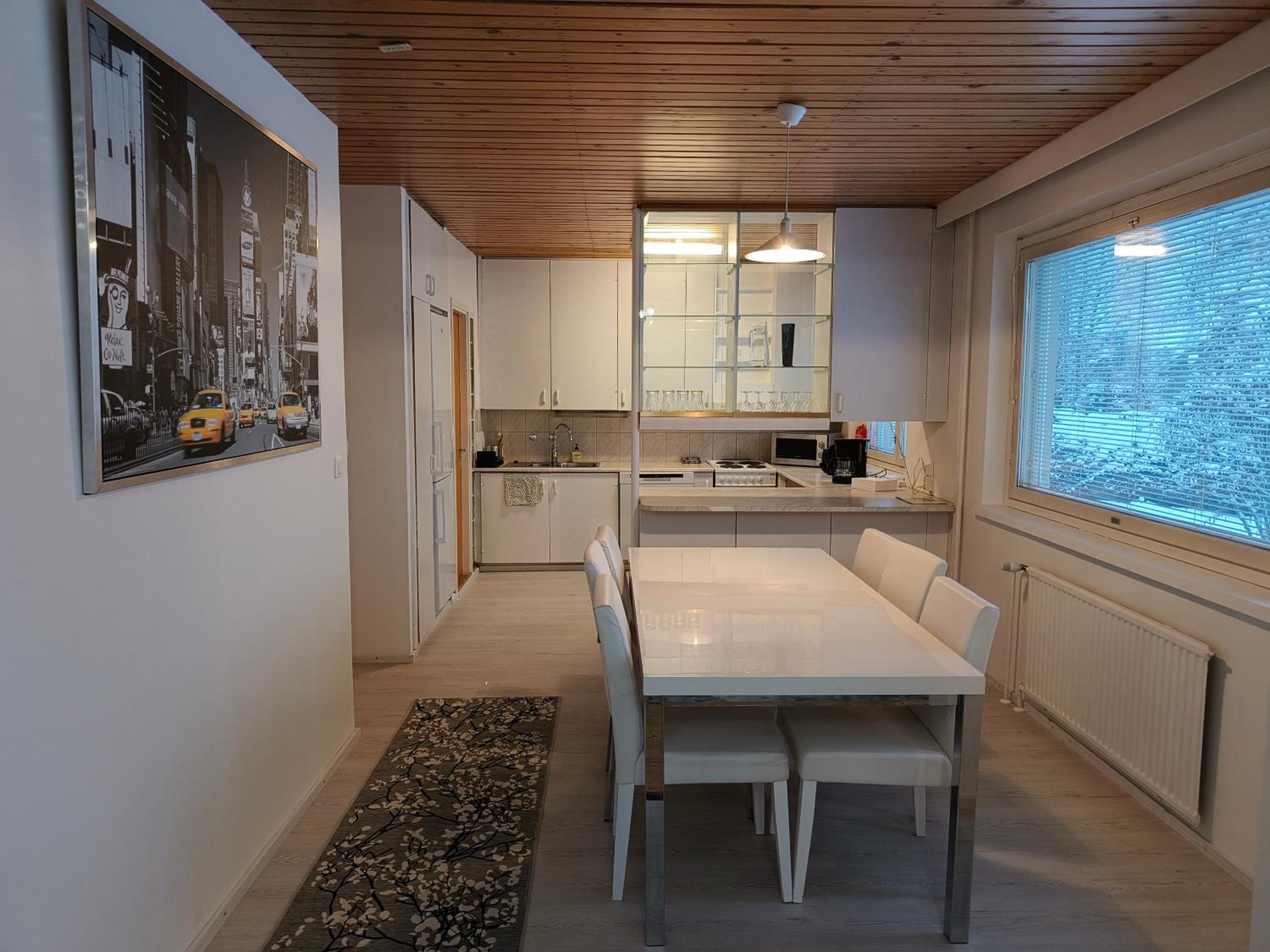 Suuri huoneisto isommalle ryhmälle / Large apartment for bigger group