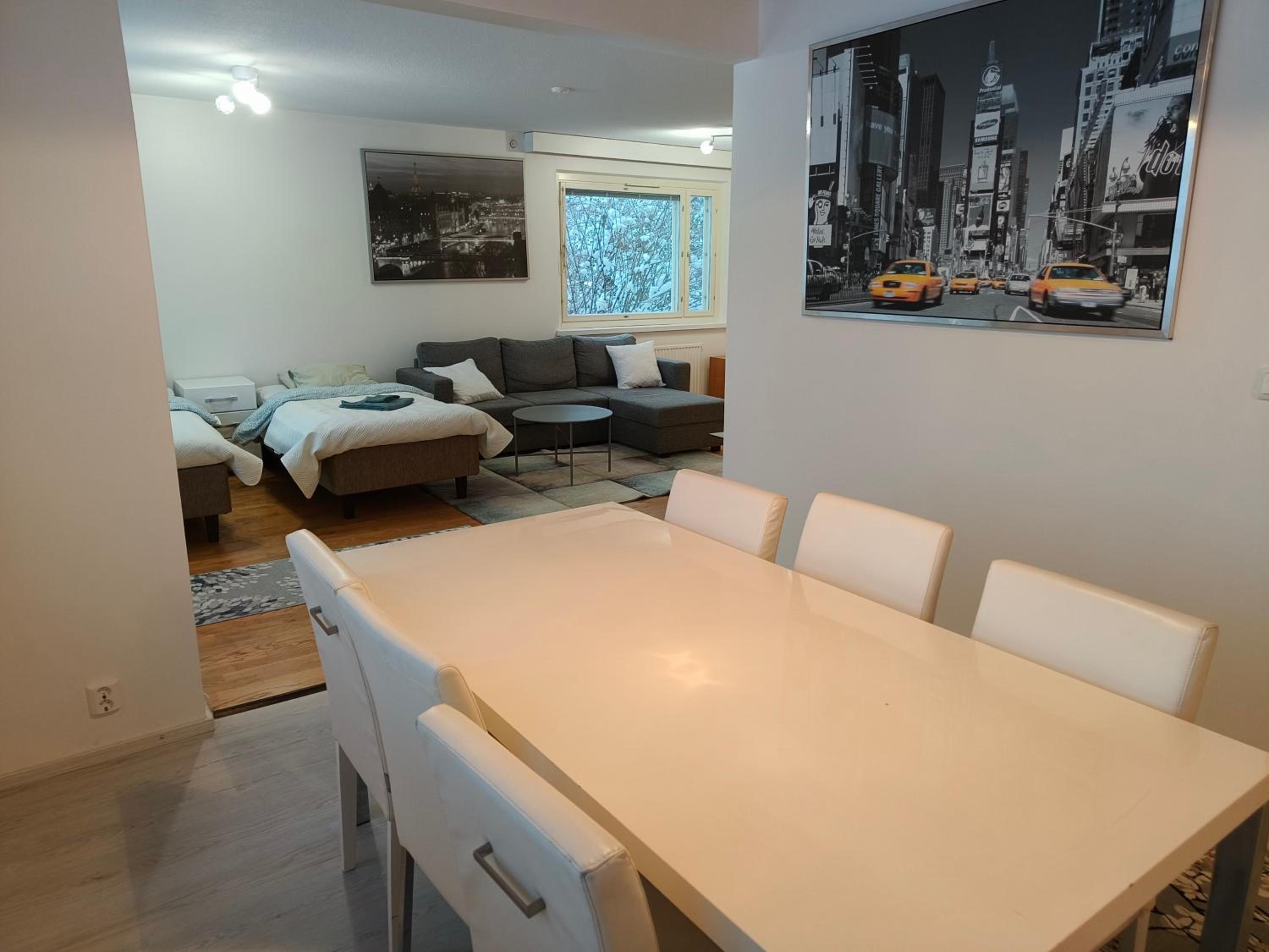 Suuri huoneisto isommalle ryhmälle / Large apartment for bigger group
