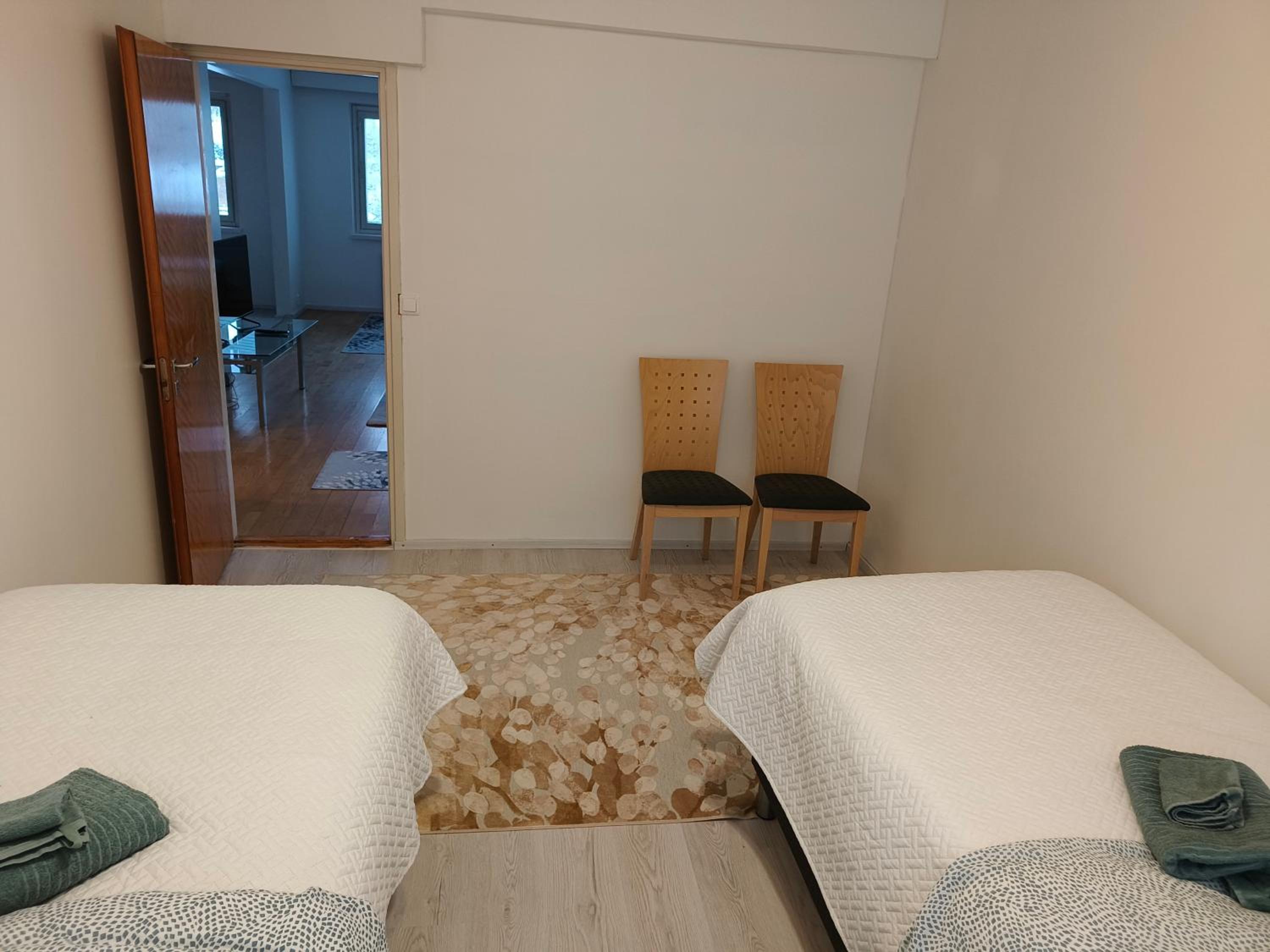 Suuri huoneisto isommalle ryhmälle / Large apartment for bigger group
