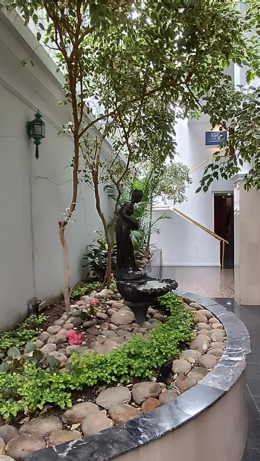 La Carolina República del Salvador Quito