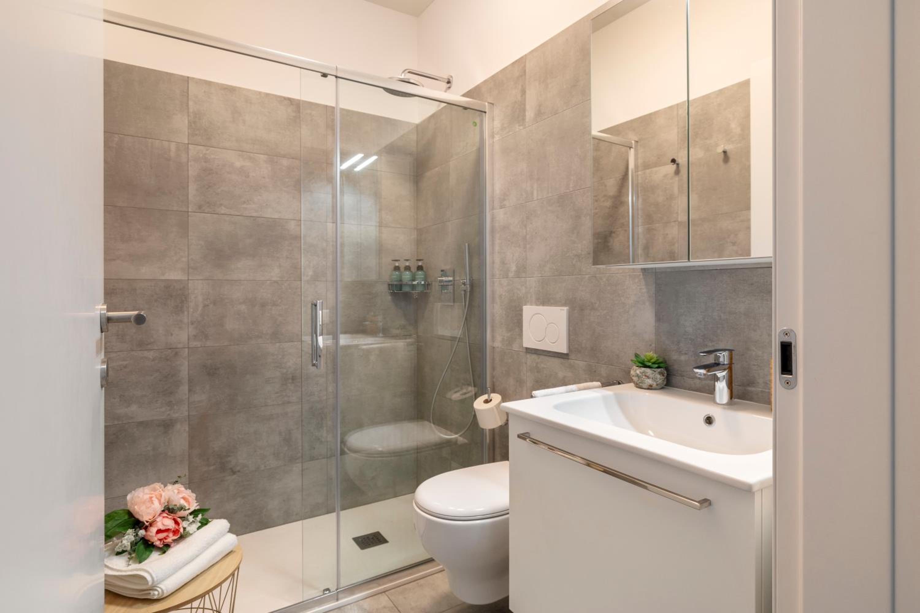 Lugano Superior Suites - Free Parking