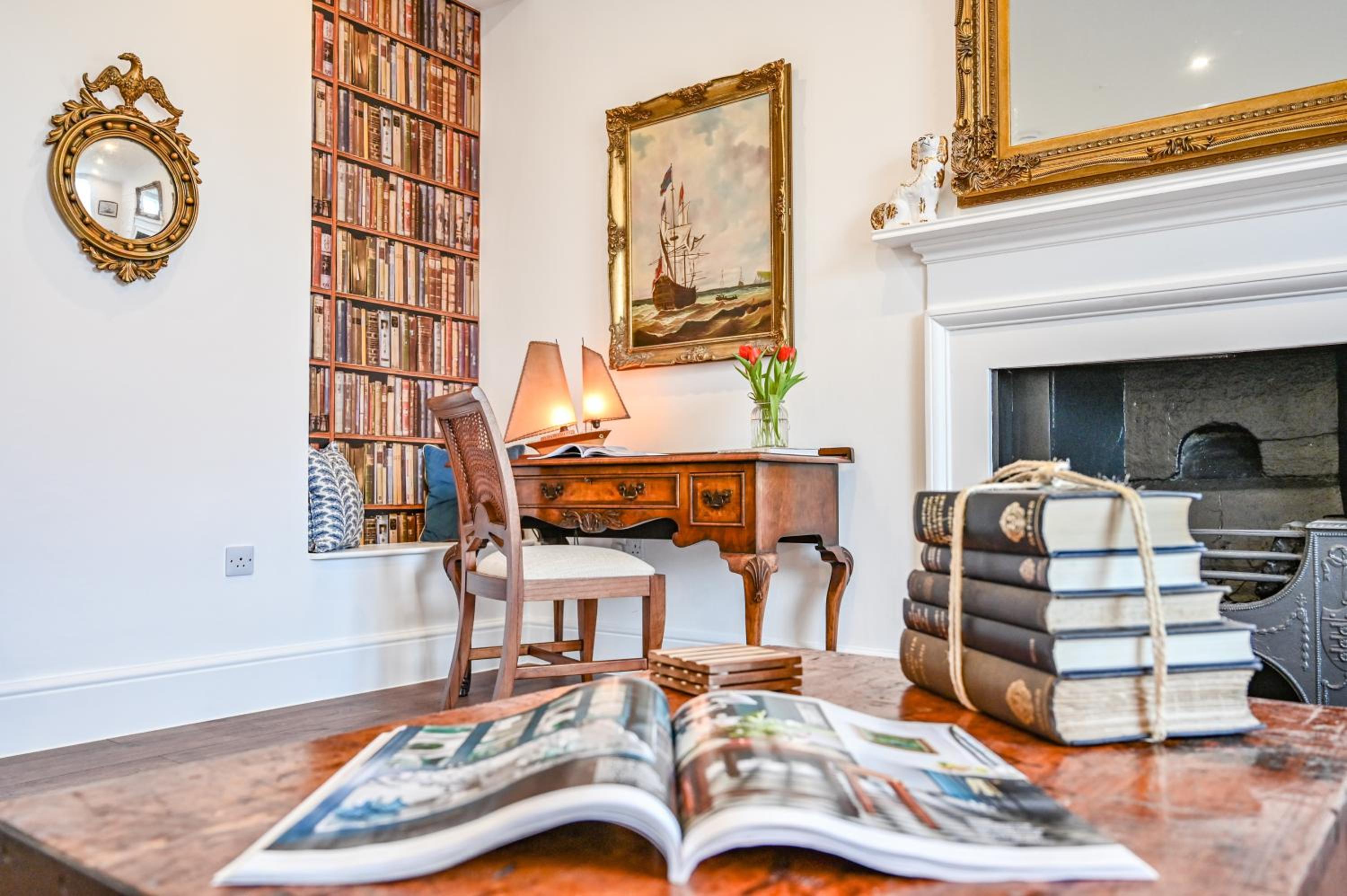 9 Admiralty House Stunning Luxury Apartment with free parking view 4