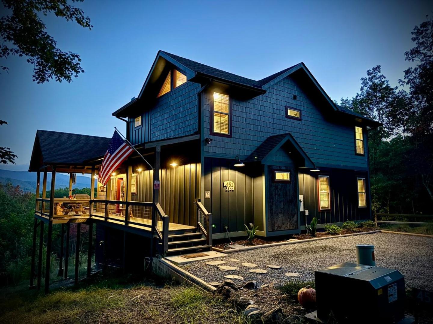 Barkada Cabin Blue Ridge, GA view 3