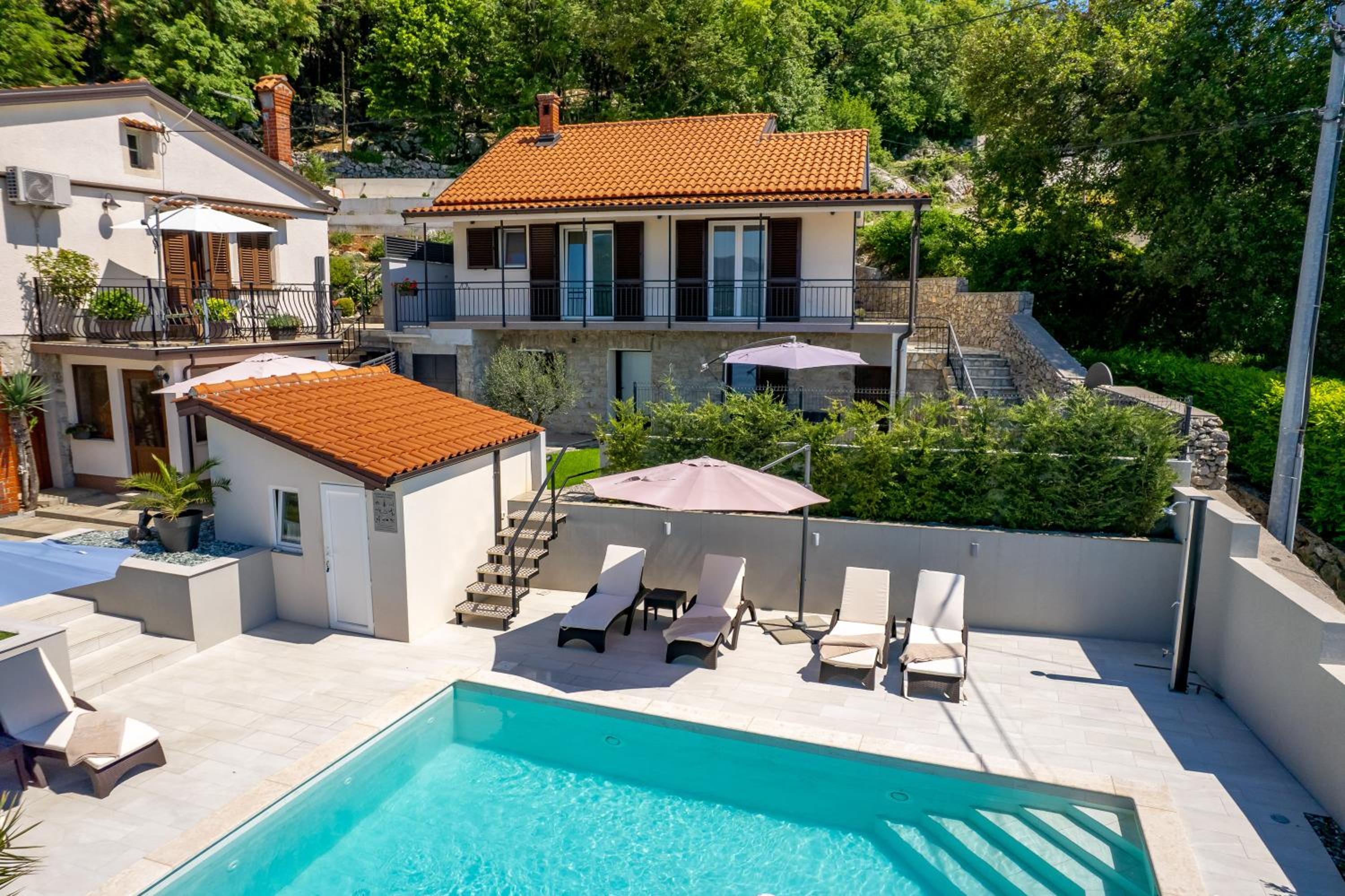 SROK luxury apartment with pool view 3