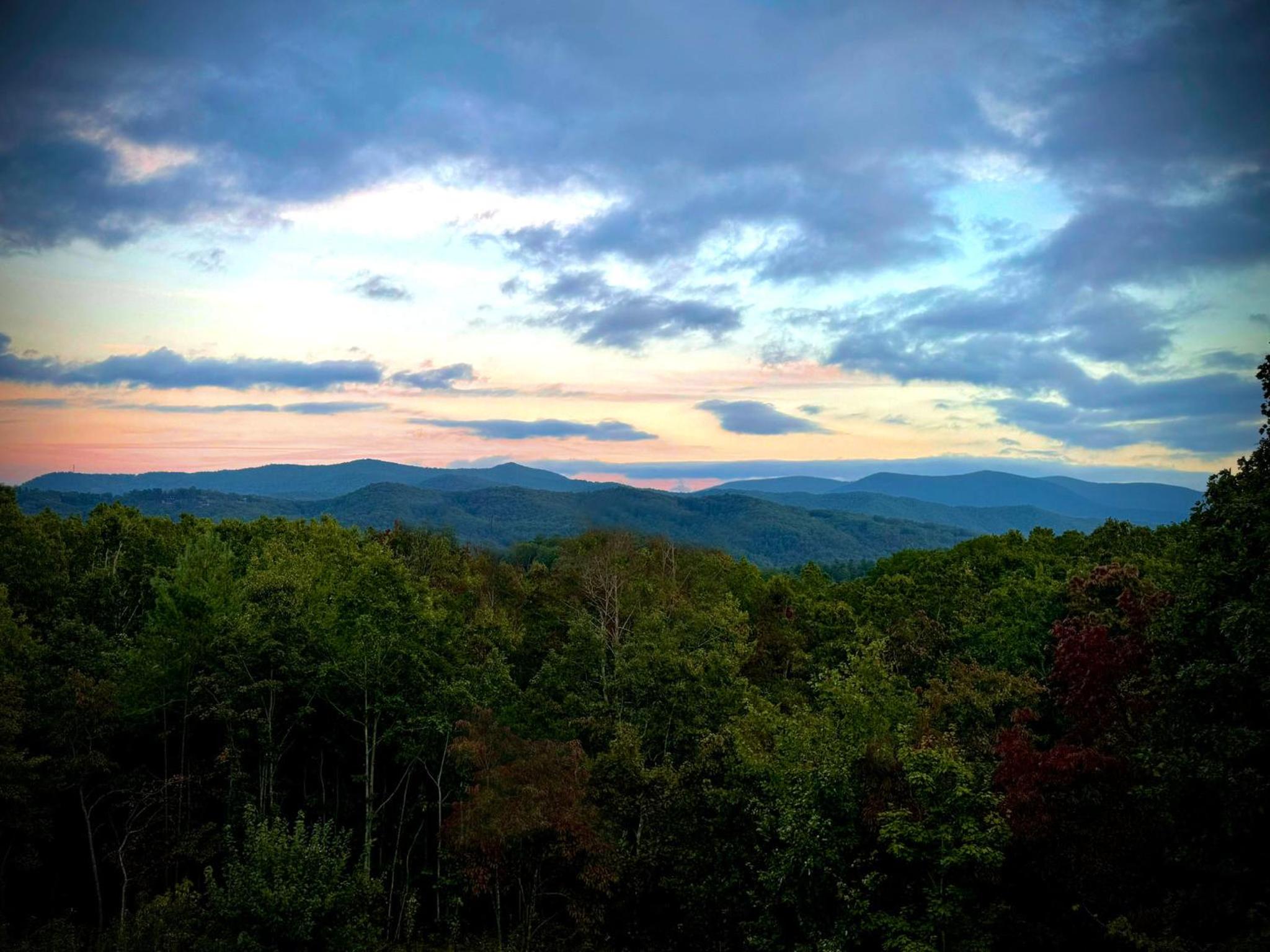 Barkada Cabin Blue Ridge, GA view 2