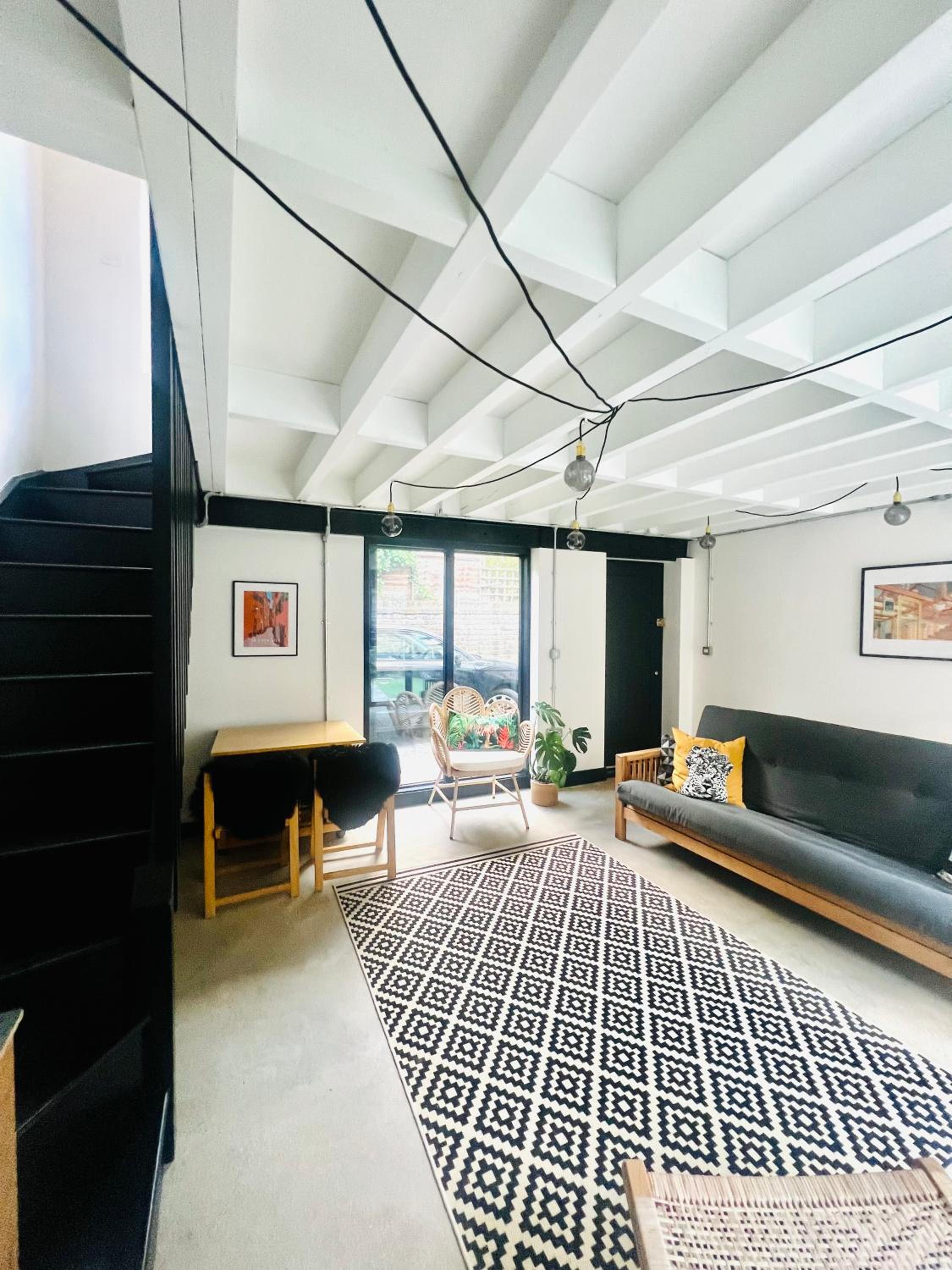 Private room in Mews house