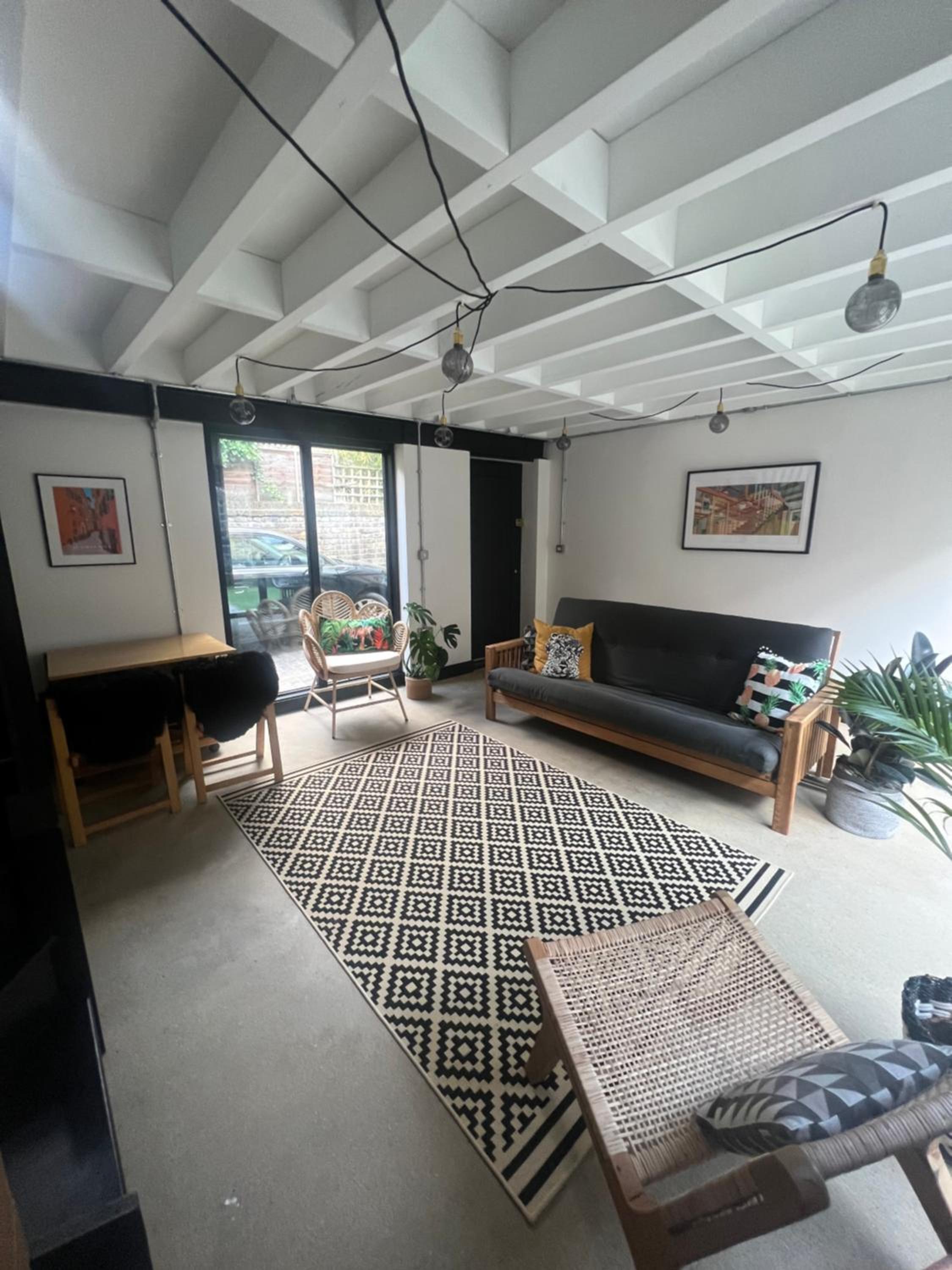 Private room in Mews house