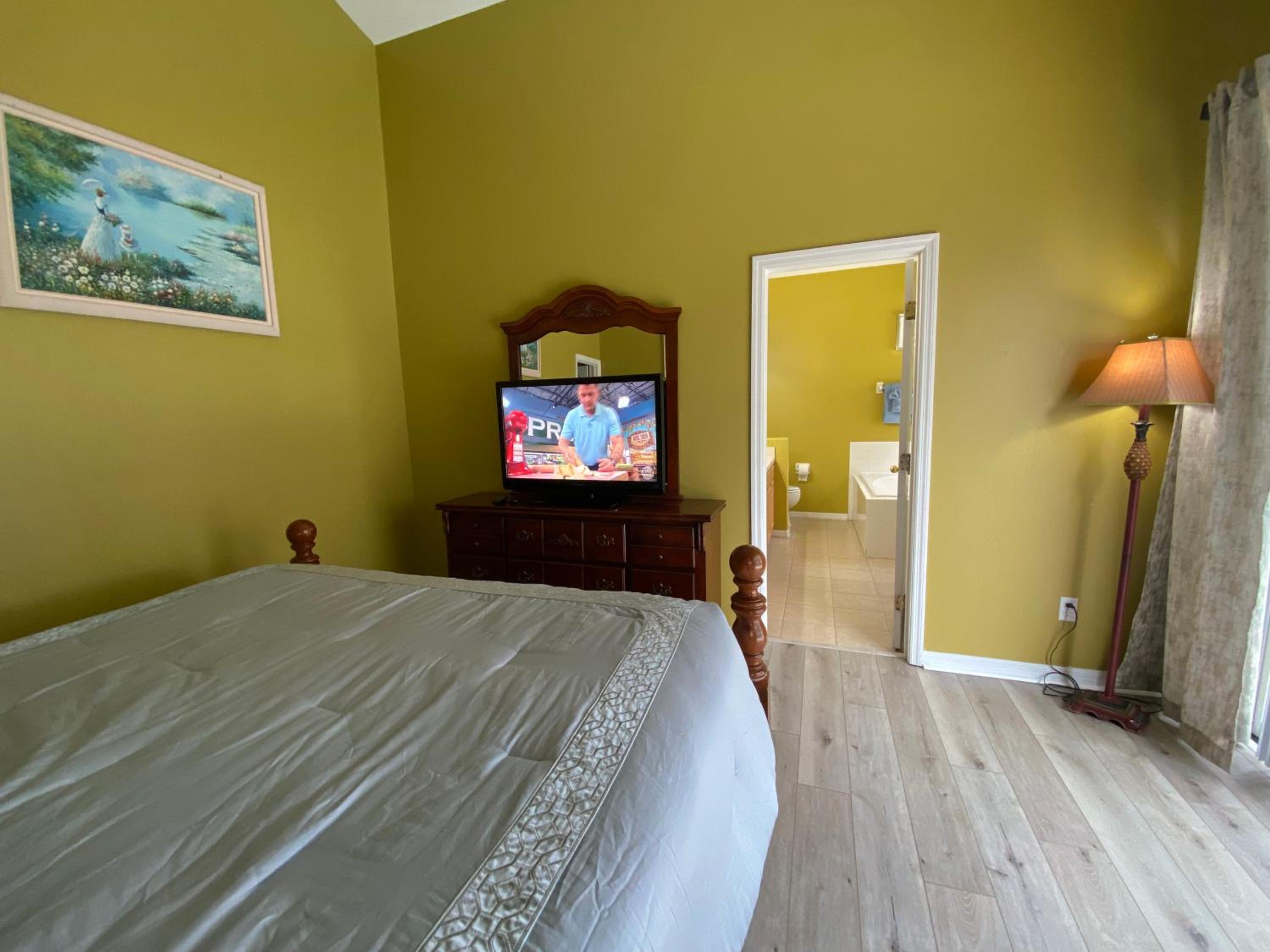 Glen Brook 4Bedrooms/3baths W Private Pool and Spa