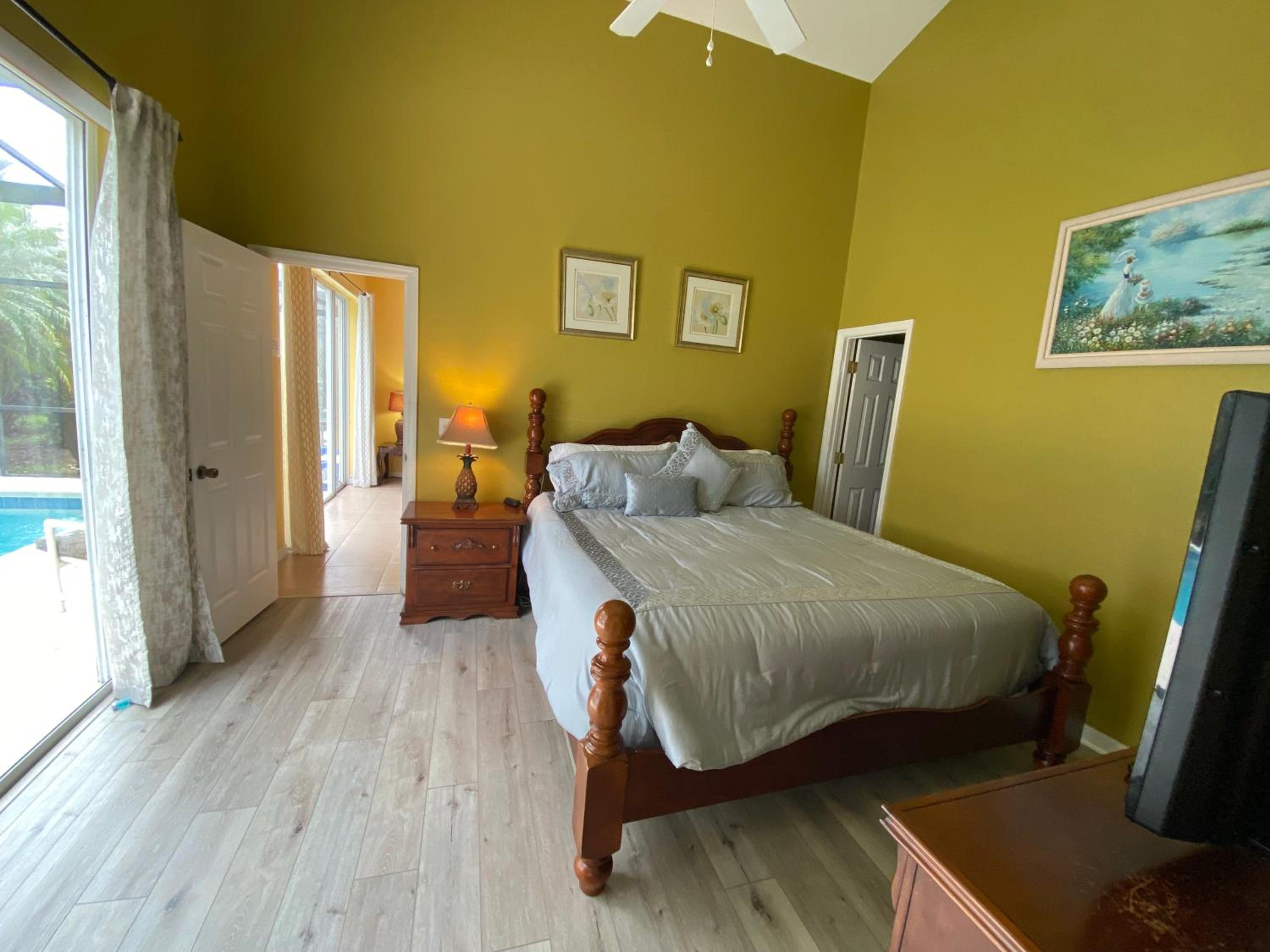 Glen Brook 4Bedrooms/3baths W Private Pool and Spa