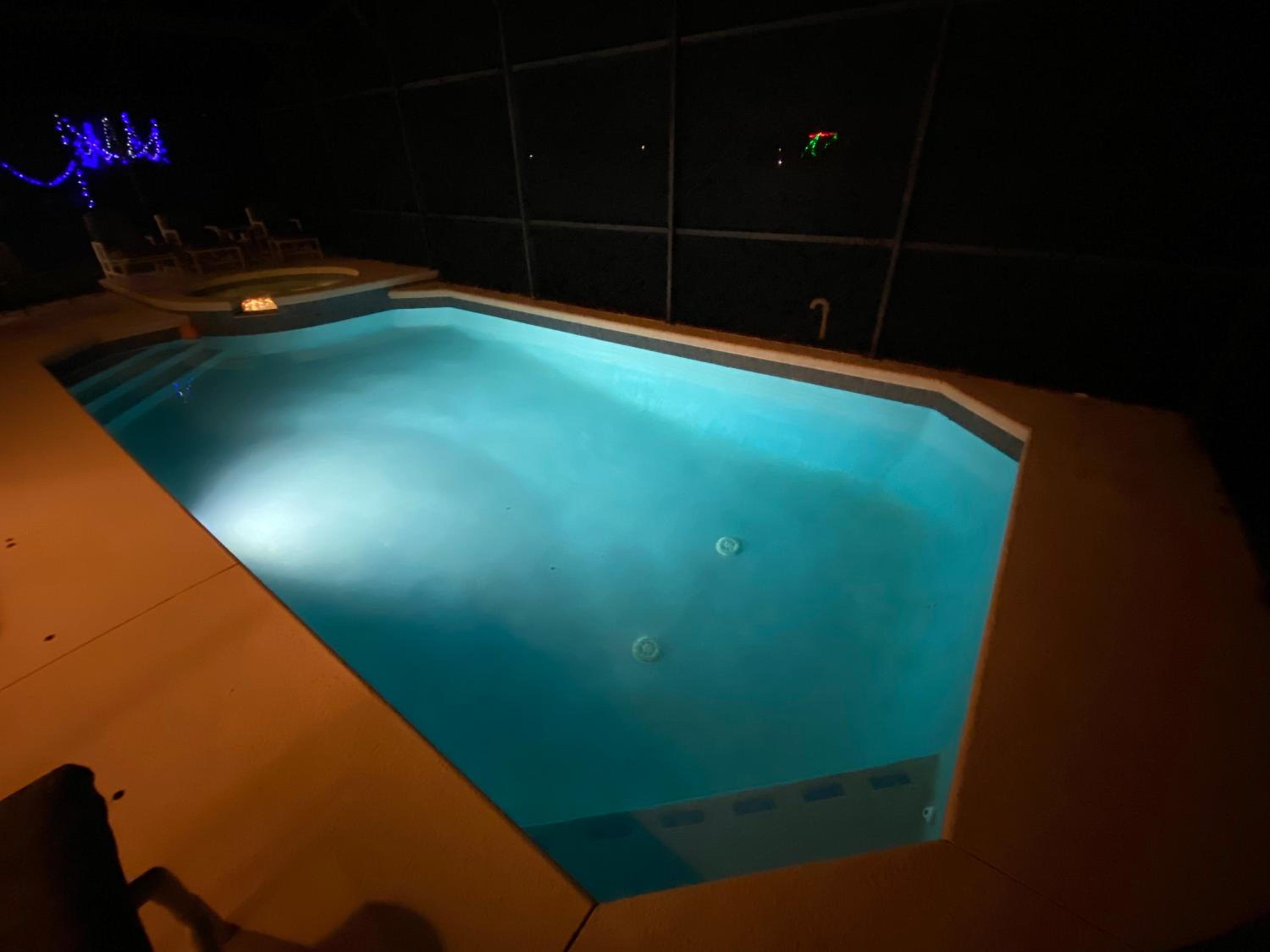 Glen Brook 4Bedrooms/3baths W Private Pool and Spa