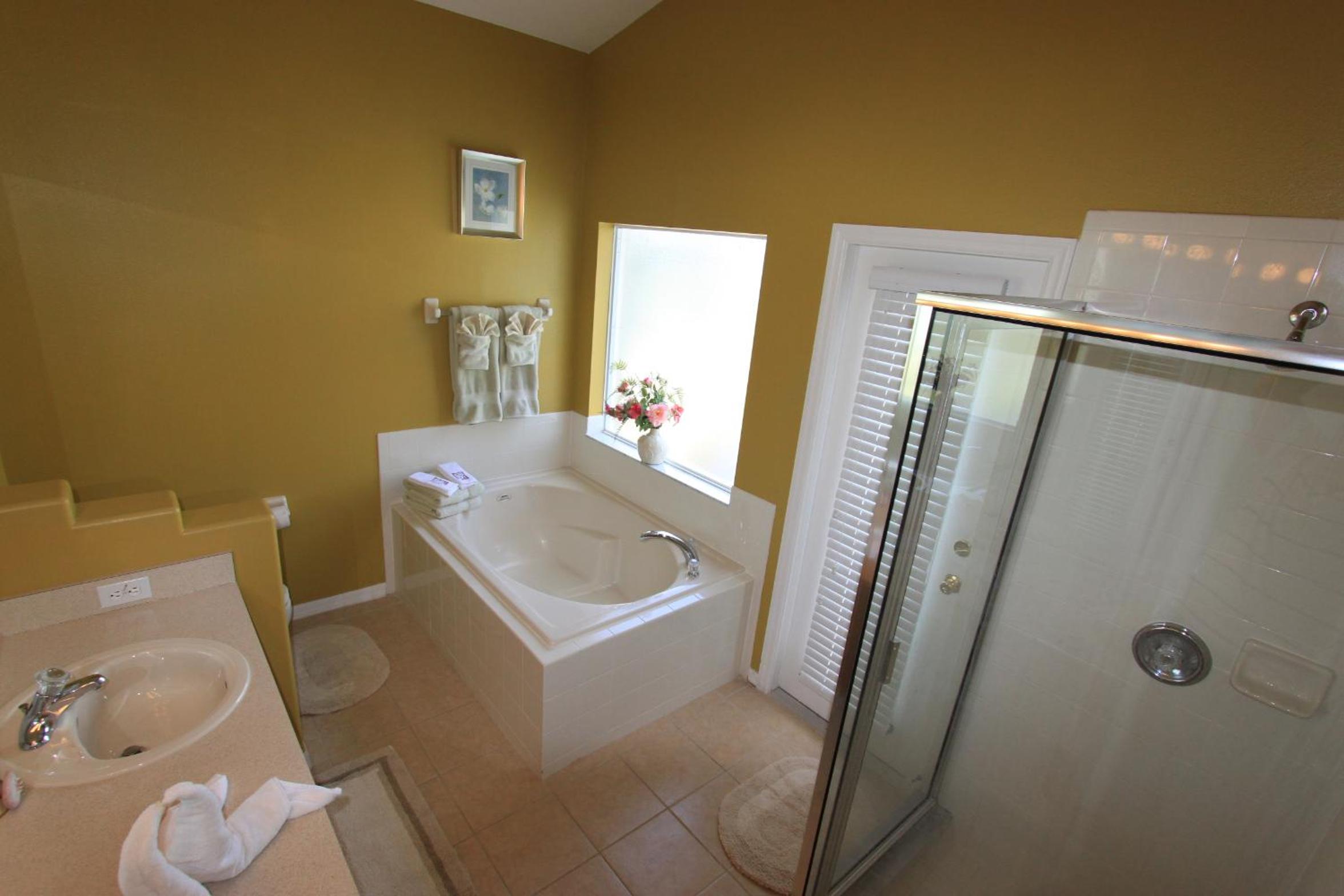 Glen Brook 4Bedrooms/3baths W Private Pool and Spa