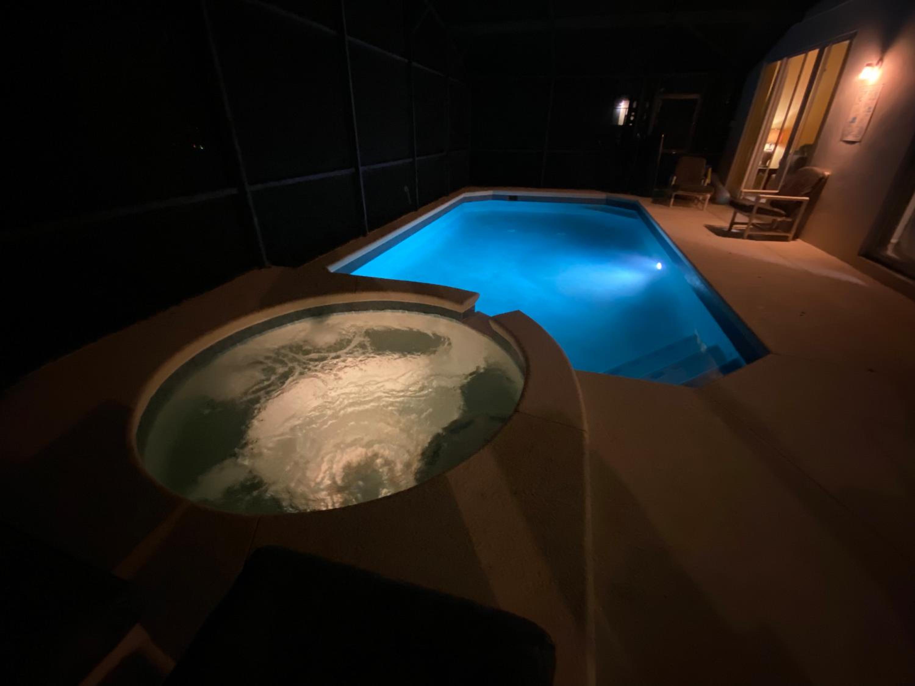 Glen Brook 4Bedrooms/3baths W Private Pool and Spa