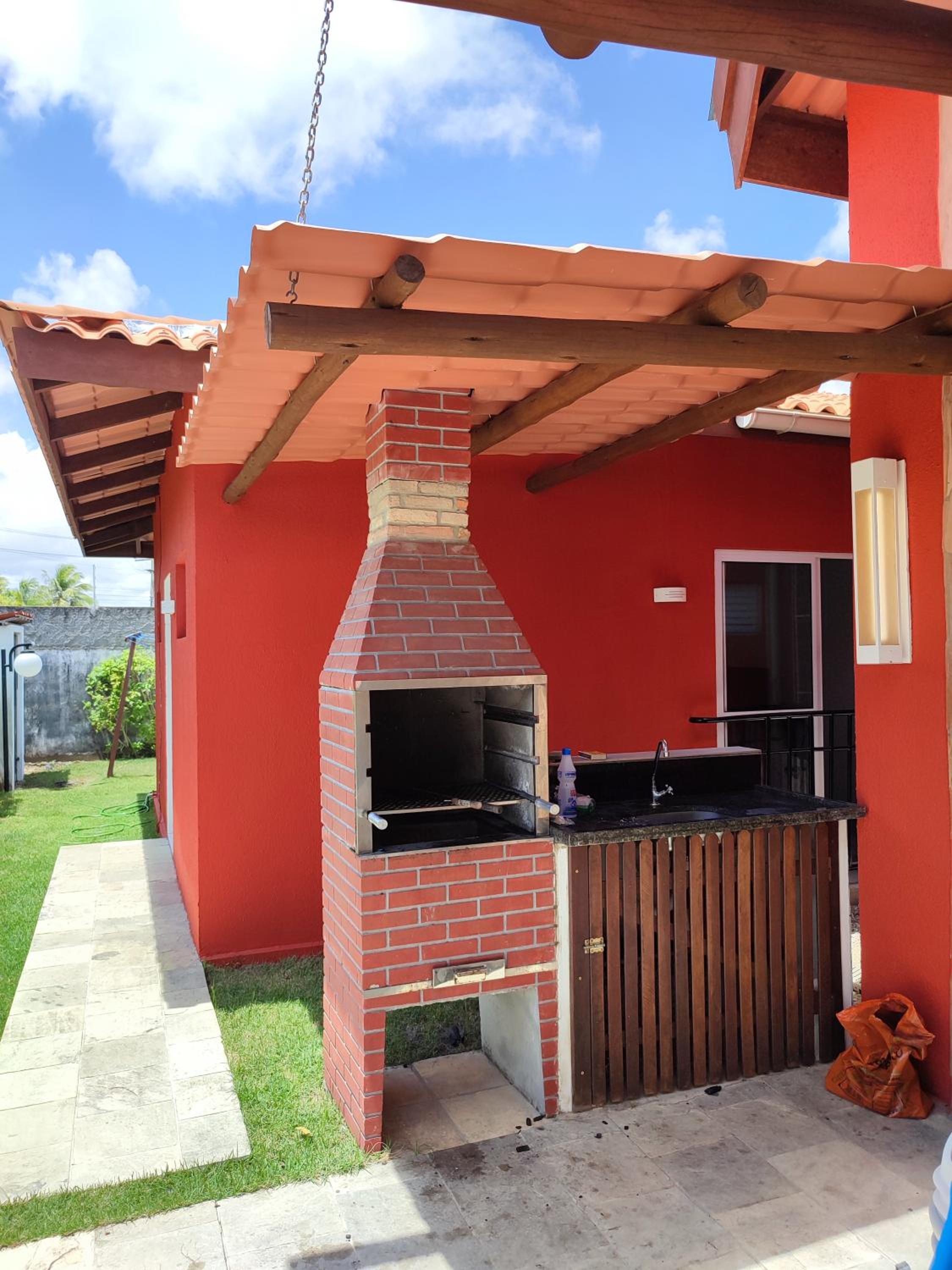 Casa vermelha - Condomínio fechado