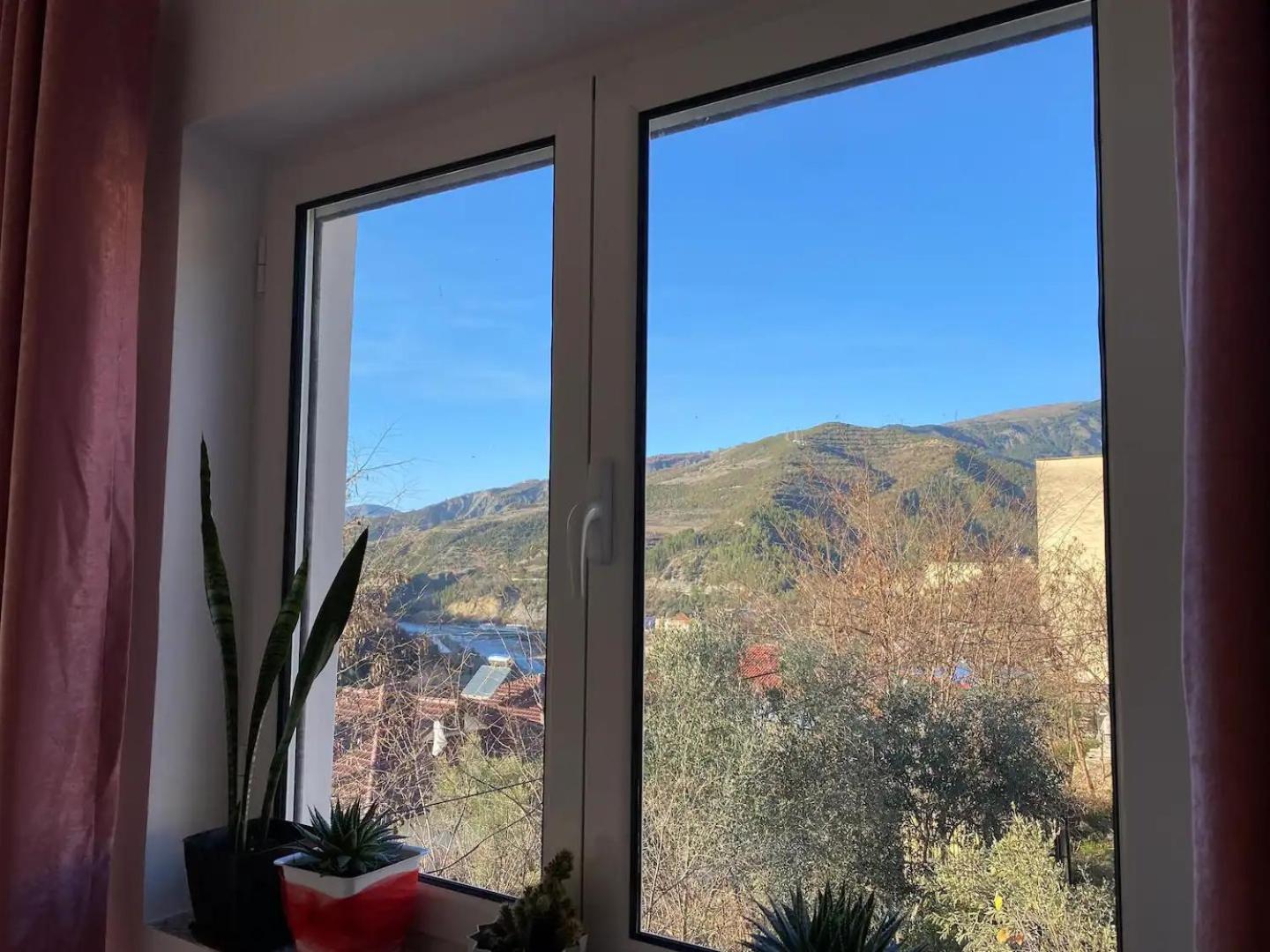 Bright & Cozy Room with Balcony photo 3