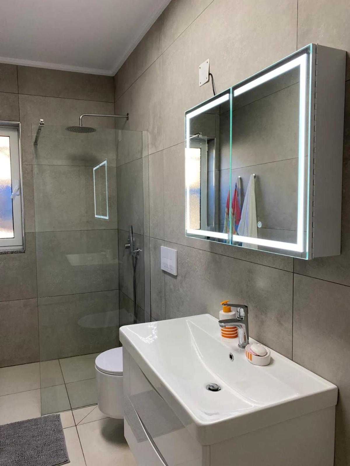 Bright & Cozy Room with Balcony photo 5