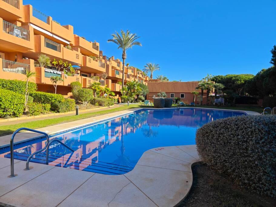 Marbella retreat: Private Pool & Frontline Golf view 5