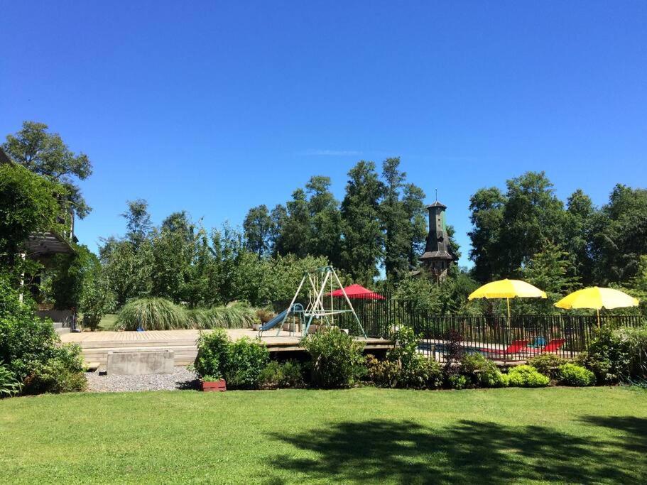 Para dos matrimonios con piscina, parrilla y fogón