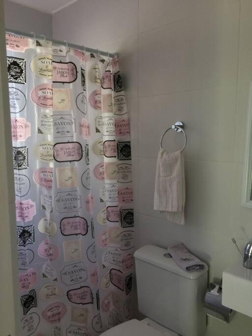 Para dos matrimonios con piscina, parrilla y fogón
